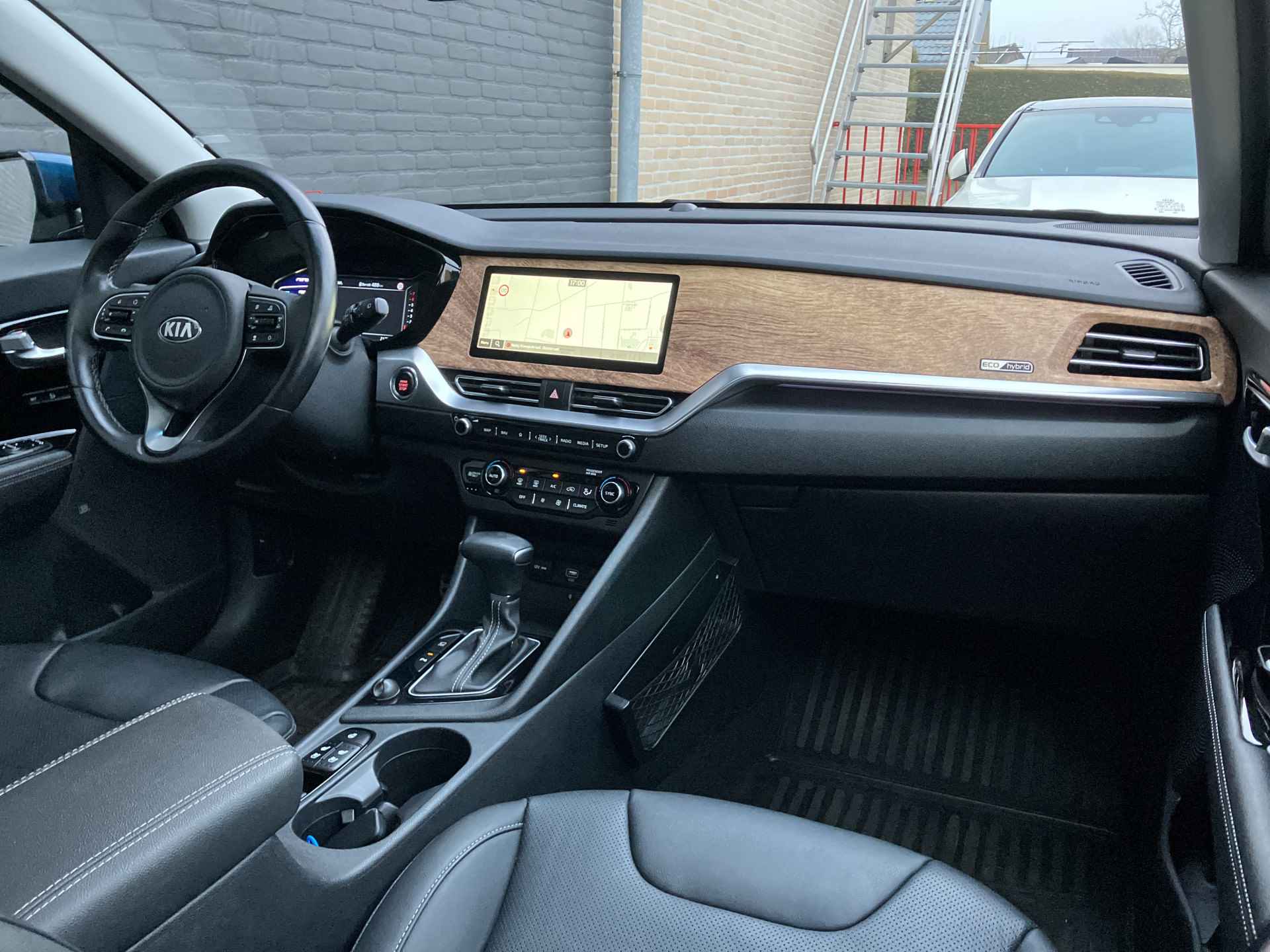 Kia Niro 1.6 GDi Hybrid ExecutiveLine AUT. | 1e eigenaar | navigatie | schuifdak | leder interieur | JBL audio | 21.000 KM - 18/41