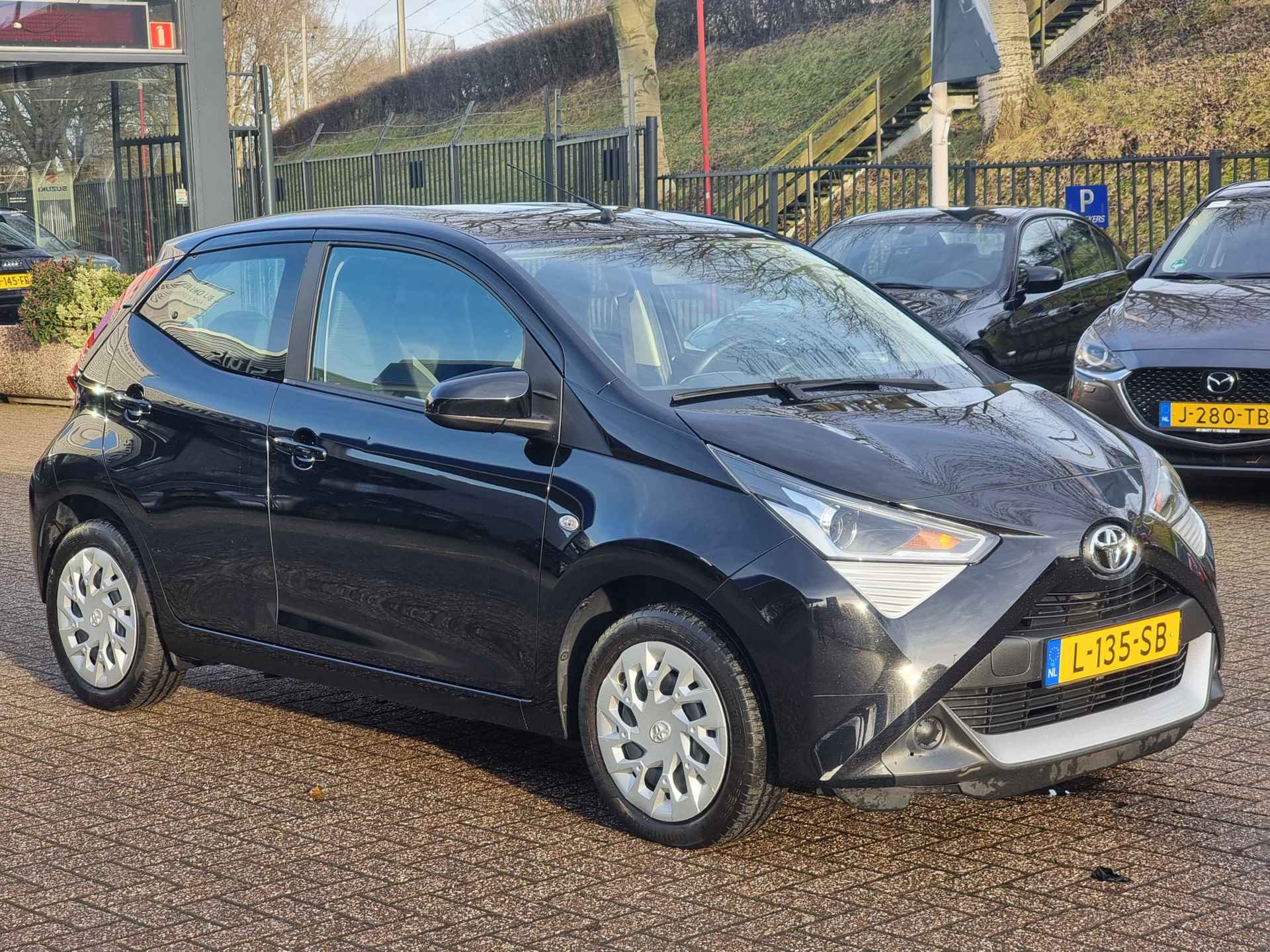 Toyota Aygo 1.0 VVT-i x-play | Carplay/Andr. Auto | NL-auto 12 mnd BOVAG garantie  Whatsapp 06-53188999 - 10/20