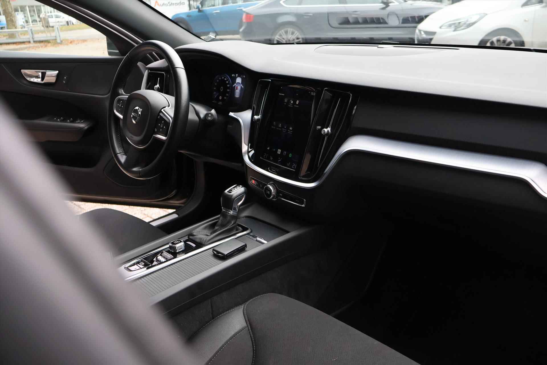 Volvo V60 2.0 T4 Momentum Pro 211PK I Navi I Carplay I Pano I LED I Stoelverwarming I Climate - 33/50