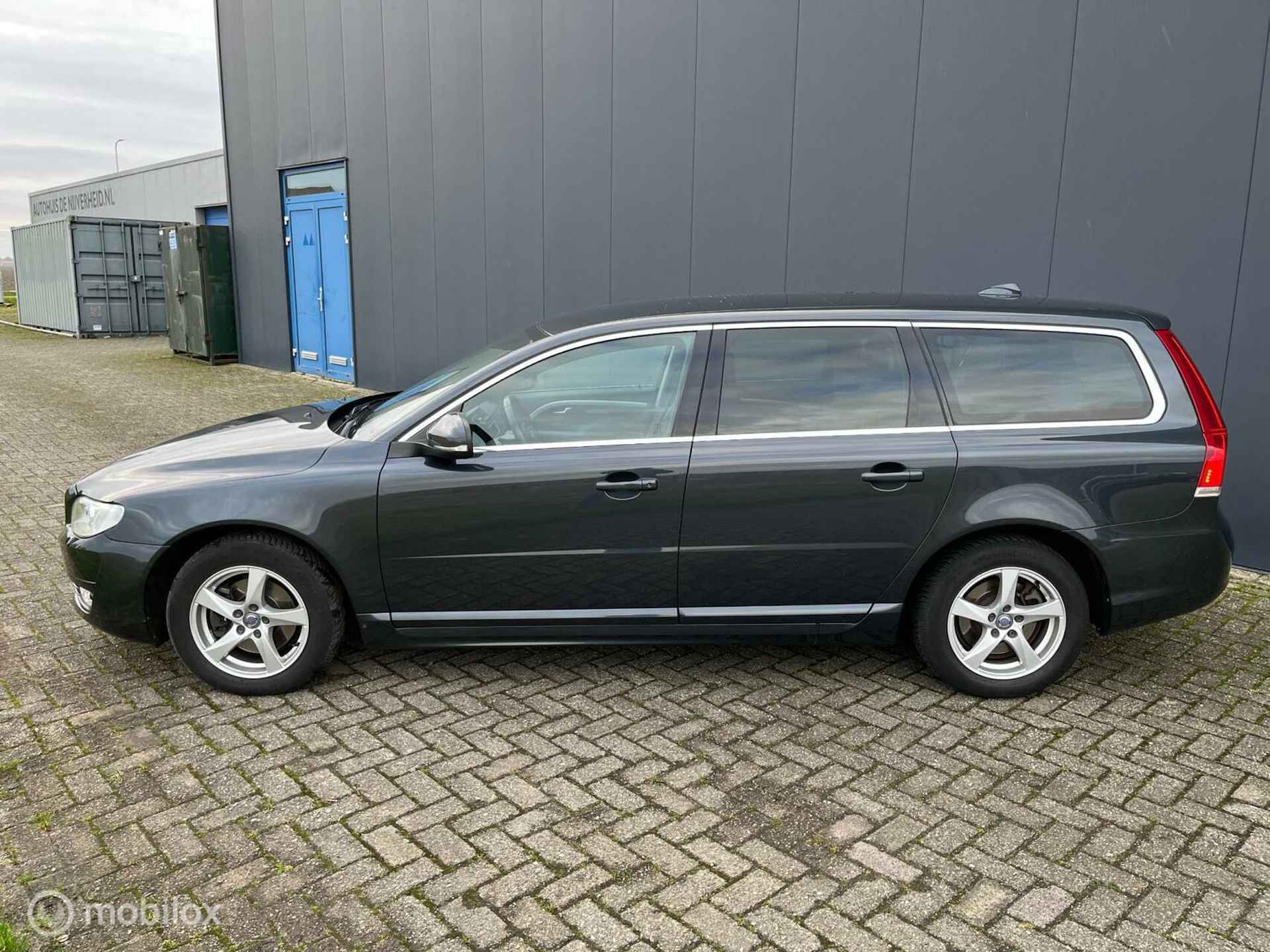 Volvo V70 2.0 D2 Classic Edition - 2/25