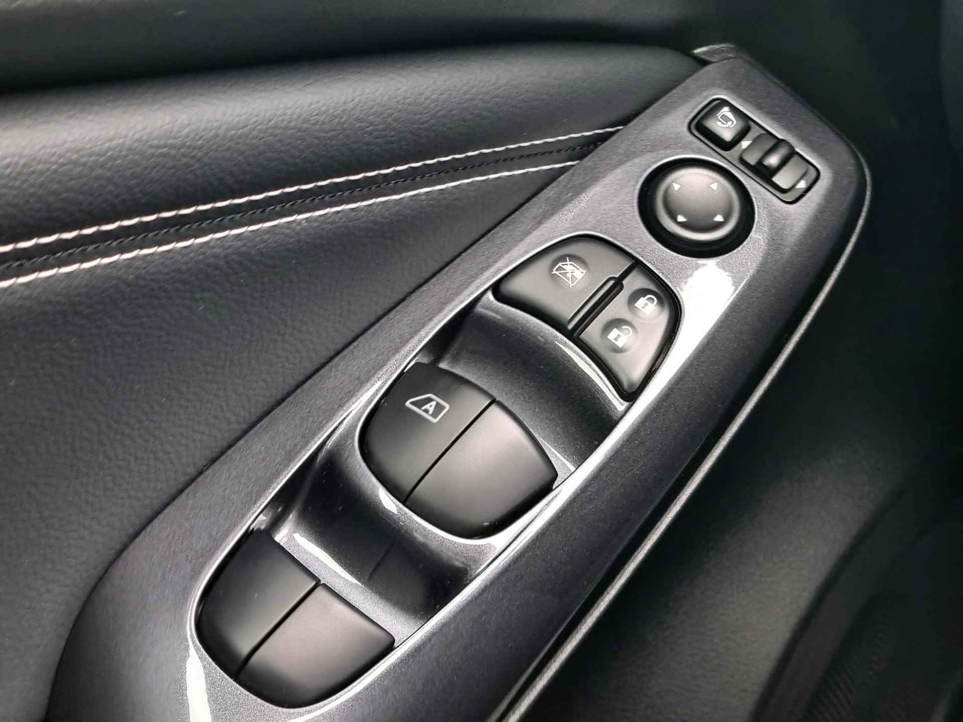 Nissan Juke 1.6 Hybrid N-Connecta Automaat / Technology Pack / ProPilot Cruise Control Adaptief / Rondomzicht Camera / Navigatie - 30/39