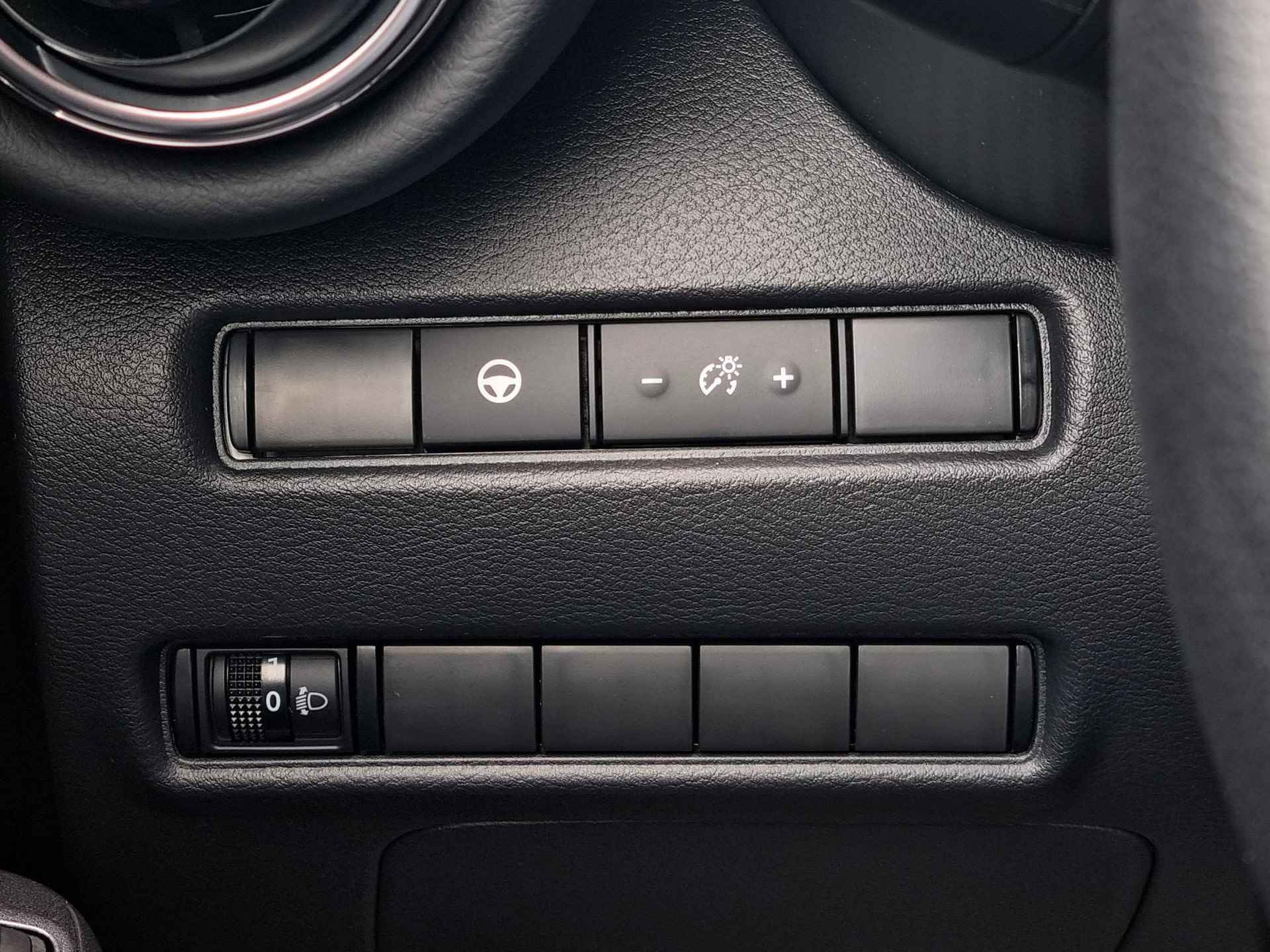 Nissan Juke 1.6 Hybrid N-Connecta Automaat / Technology Pack / ProPilot Cruise Control Adaptief / Rondomzicht Camera / Navigatie - 31/39