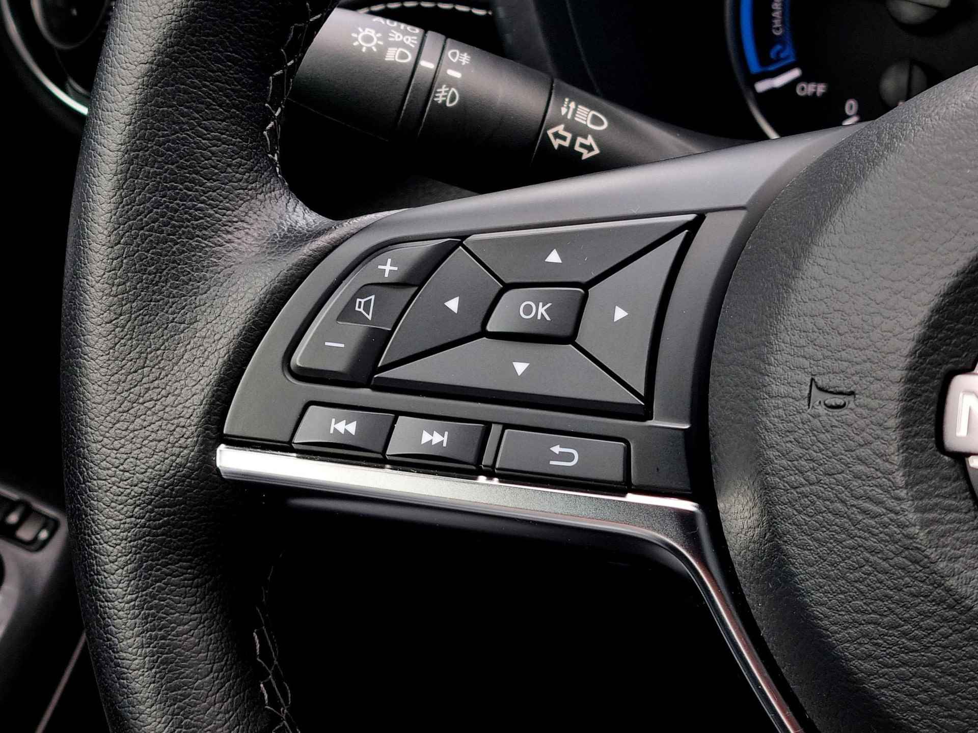 Nissan Juke 1.6 Hybrid N-Connecta Automaat / Technology Pack / ProPilot Cruise Control Adaptief / Rondomzicht Camera / Navigatie - 33/39