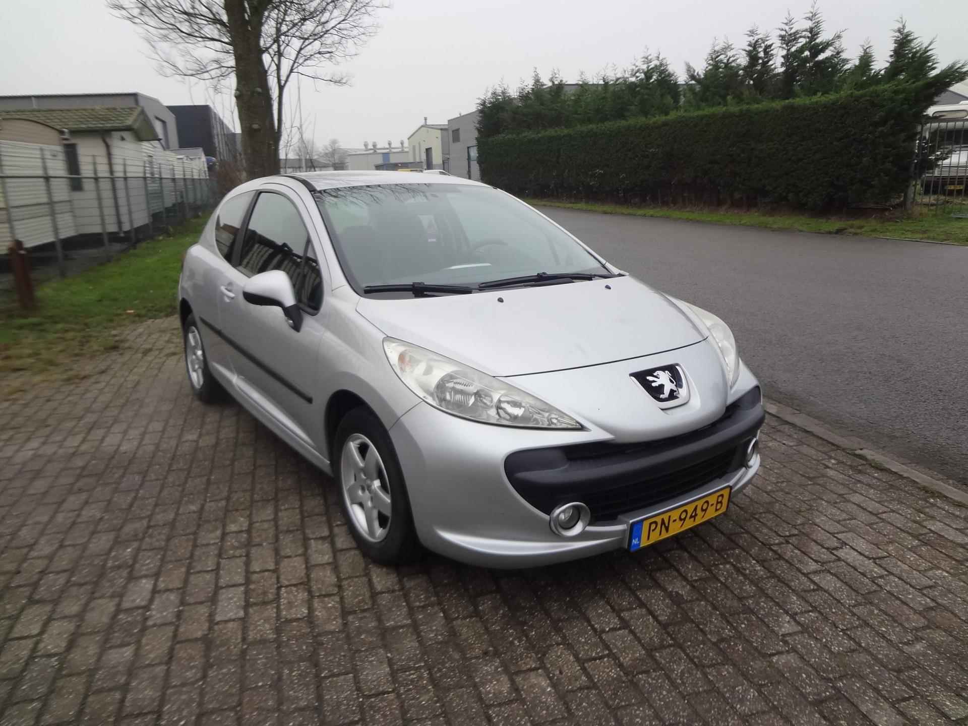 Peugeot 207 1.4 X-line - 2/9