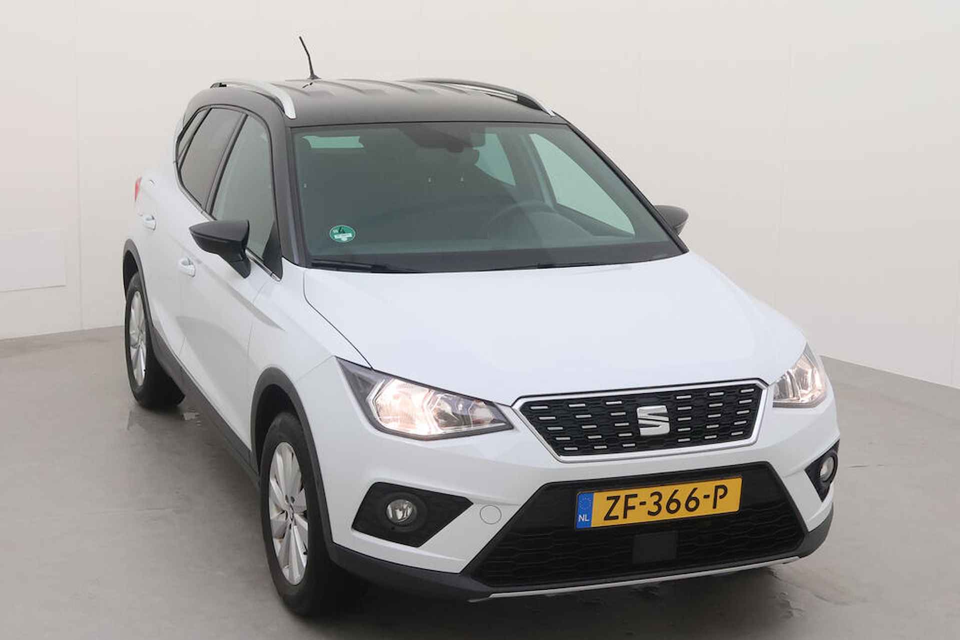 SEAT Arona 1.0 TSI 95pk Xcellence Business Intense / Achteruitrijcamera / Stoelverwarming / App-Connect / 16" LMV / Trekhaak - 6/18