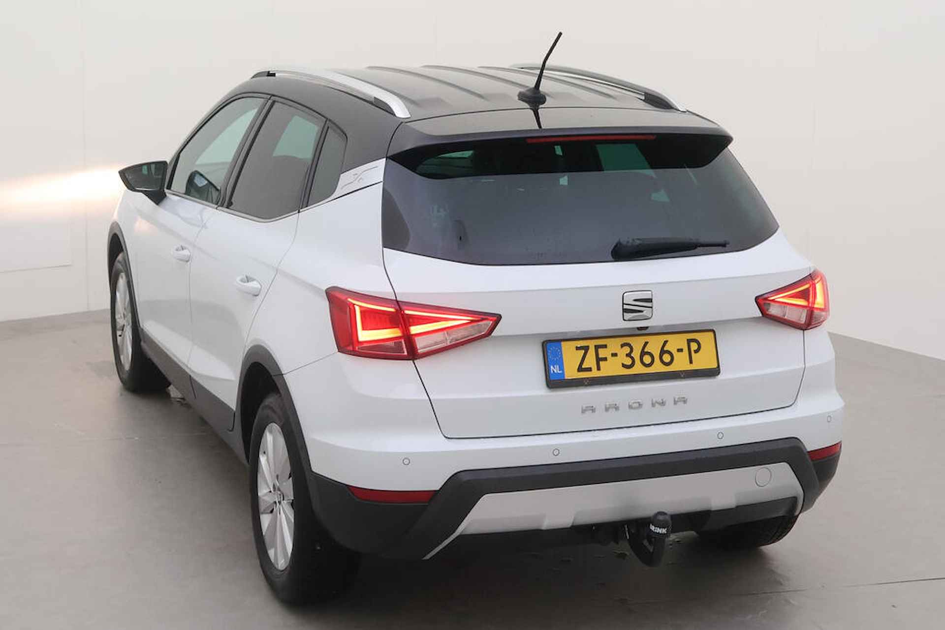 SEAT Arona 1.0 TSI 95pk Xcellence Business Intense / Achteruitrijcamera / Stoelverwarming / App-Connect / 16" LMV / Trekhaak - 8/18