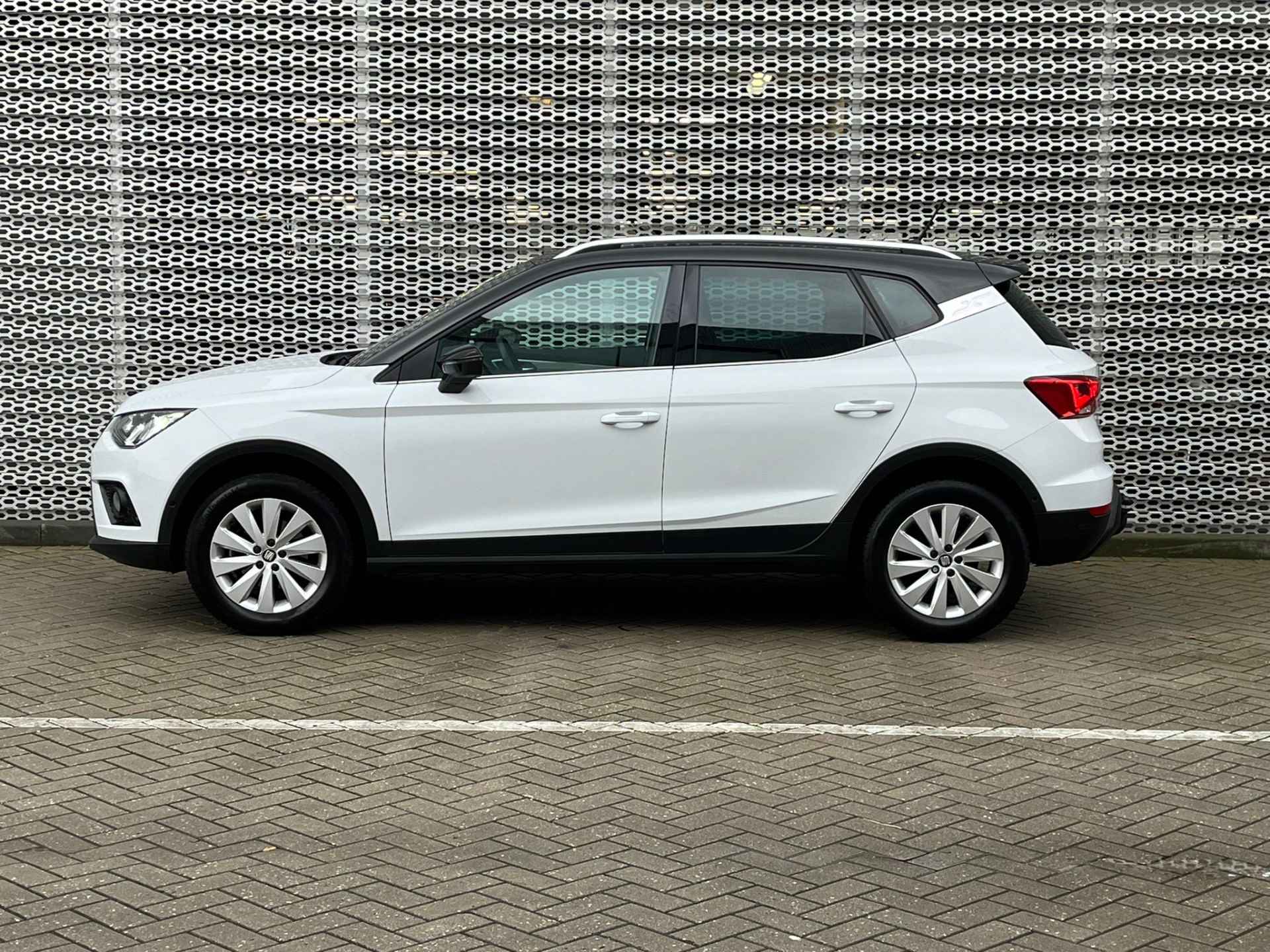 SEAT Arona 1.0 TSI 95pk Xcellence Business Intense / Achteruitrijcamera / Stoelverwarming / App-Connect / 16" LMV / Trekhaak - 5/28