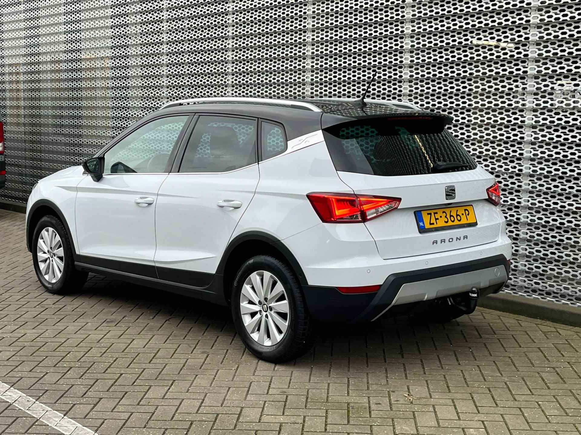 SEAT Arona 1.0 TSI 95pk Xcellence Business Intense / Achteruitrijcamera / Stoelverwarming / App-Connect / 16" LMV / Trekhaak - 6/28