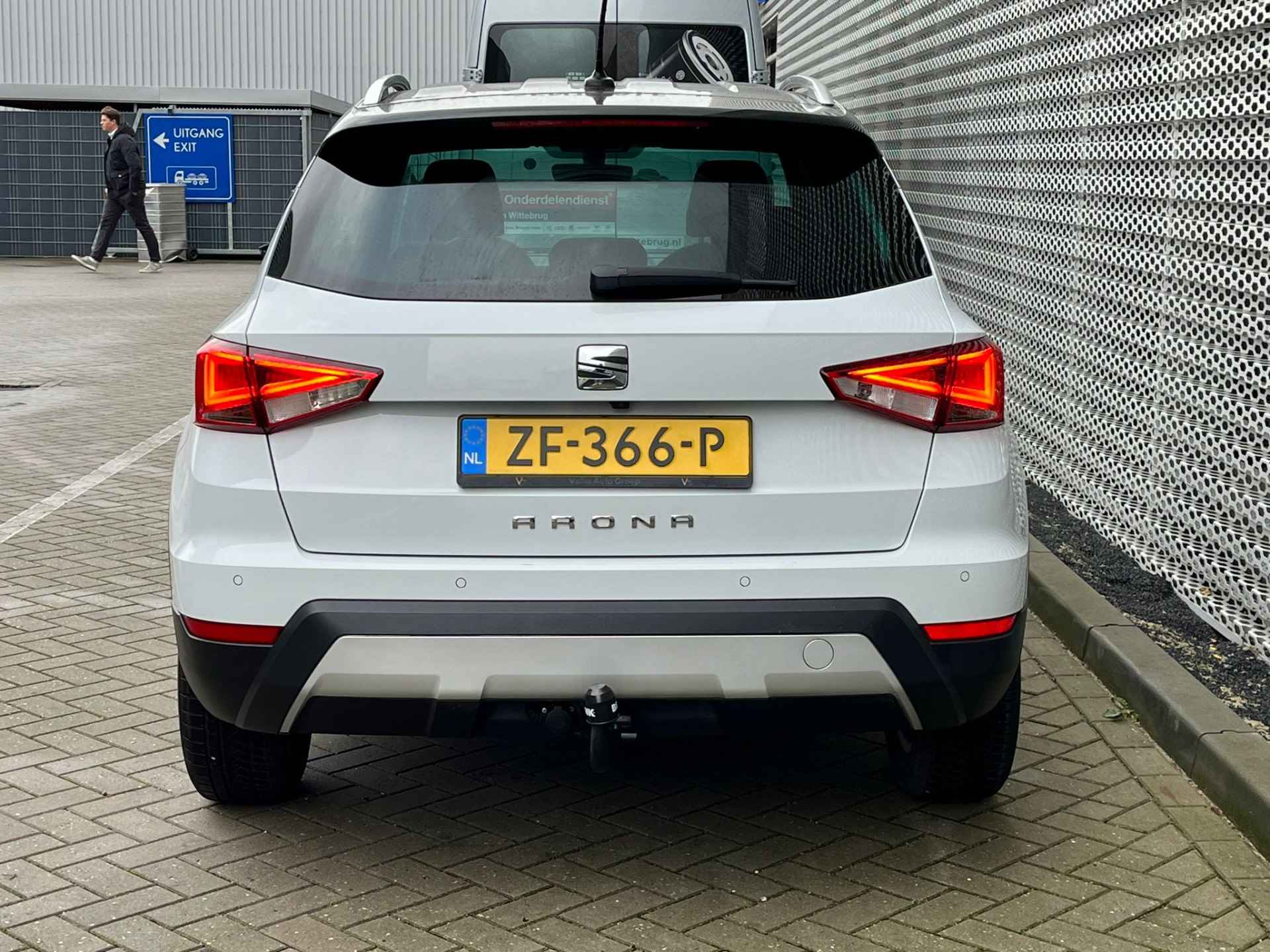 SEAT Arona 1.0 TSI 95pk Xcellence Business Intense / Achteruitrijcamera / Stoelverwarming / App-Connect / 16" LMV / Trekhaak - 7/28