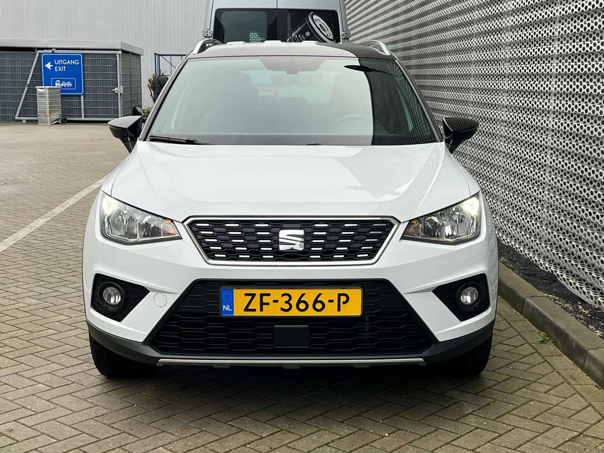 SEAT Arona 1.0 TSI 95pk Xcellence Business Intense / Achteruitrijcamera / Stoelverwarming / App-Connect / 16" LMV / Trekhaak - 10/28