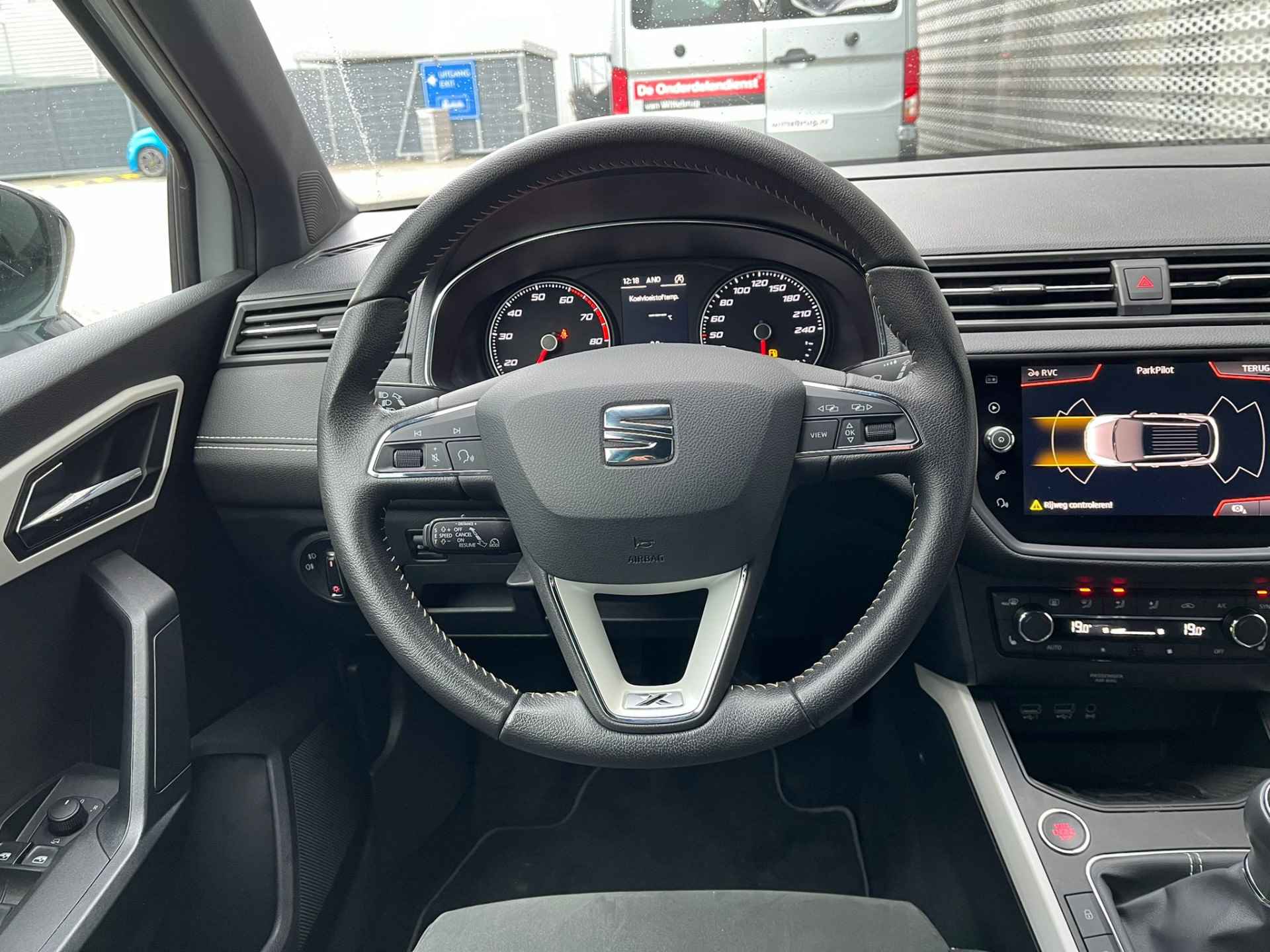 SEAT Arona 1.0 TSI 95pk Xcellence Business Intense / Achteruitrijcamera / Stoelverwarming / App-Connect / 16" LMV / Trekhaak - 14/28