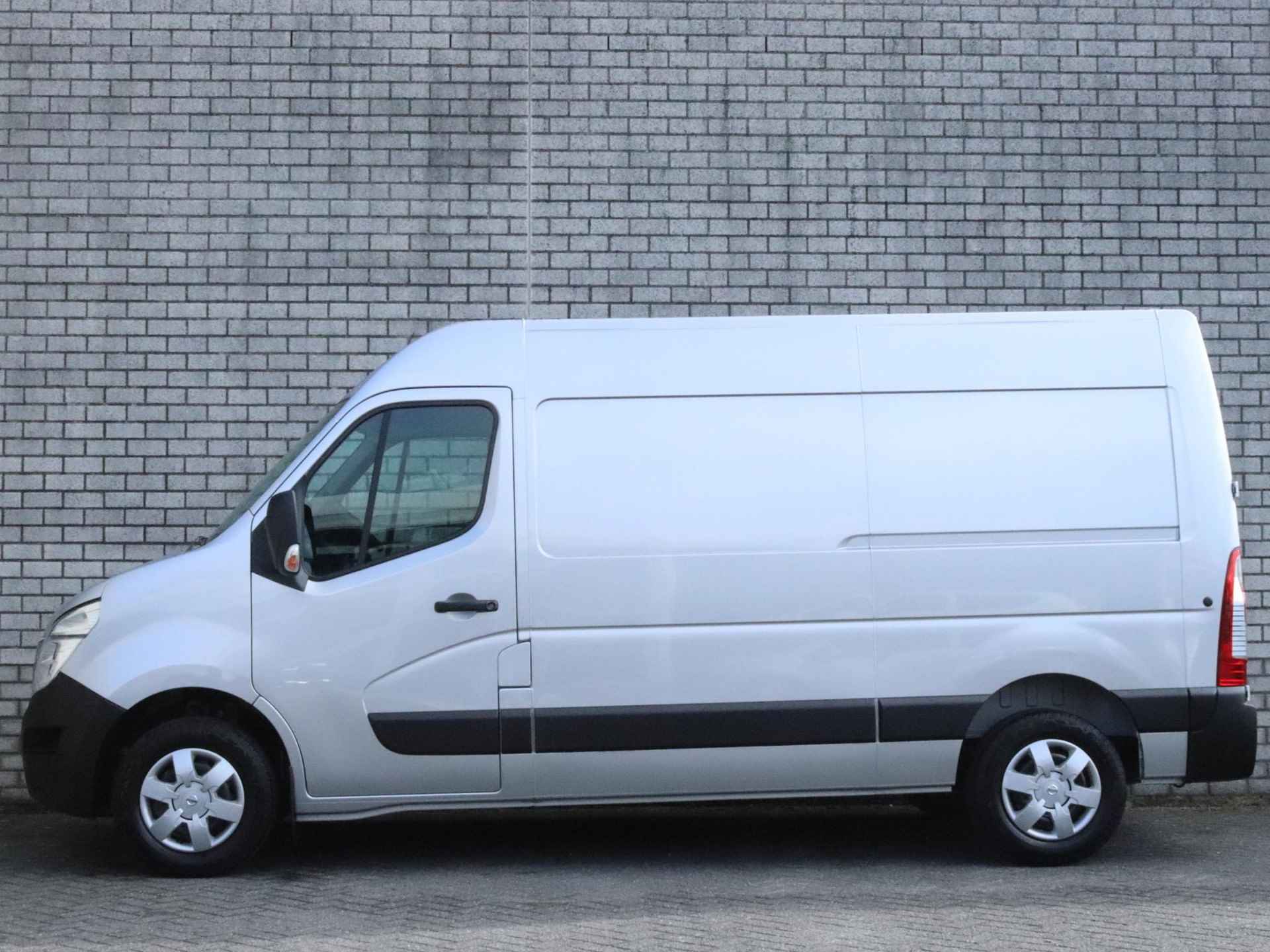 Nissan Interstar 2.3 dCi 135 T35 L2H2 Acenta | Navigatie | Trekhaak | Parkeersensoren | Cruise Control | - 10/26