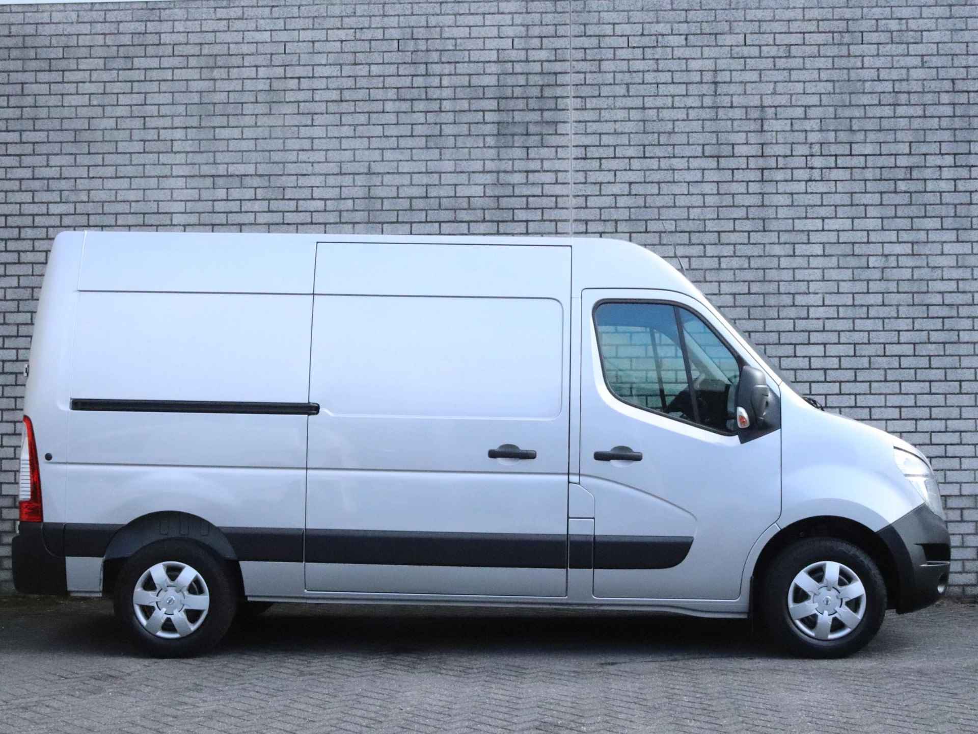 Nissan Interstar 2.3 dCi 135 T35 L2H2 Acenta | Navigatie | Trekhaak | Parkeersensoren | Cruise Control | - 11/26