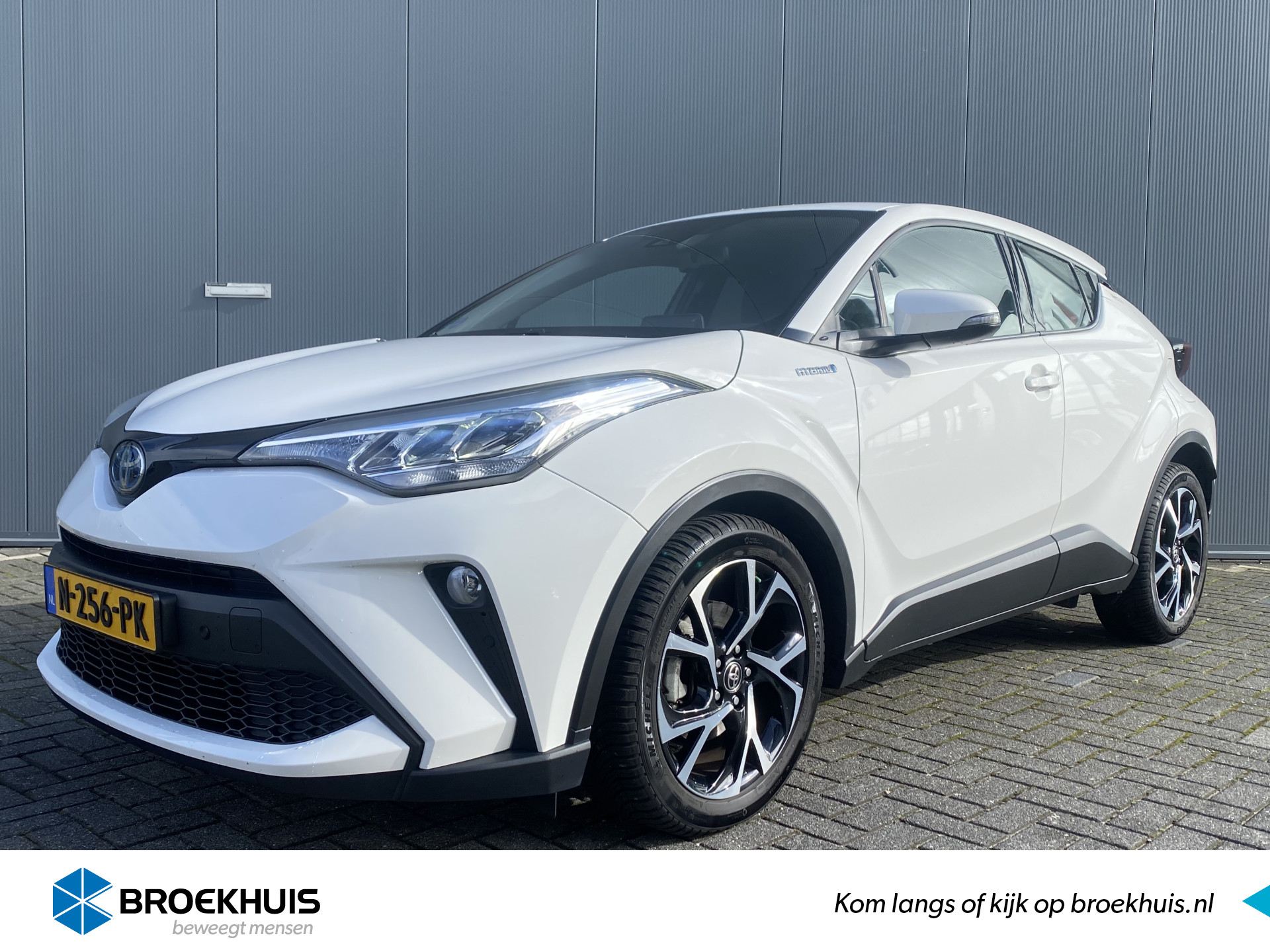 Toyota C-HR 1.8 Hybrid 122pk TeamNL | Camera | Navigatie | Parkeersensoren voor en achter | Adaptive cruise controle | Keyless entry | 18''