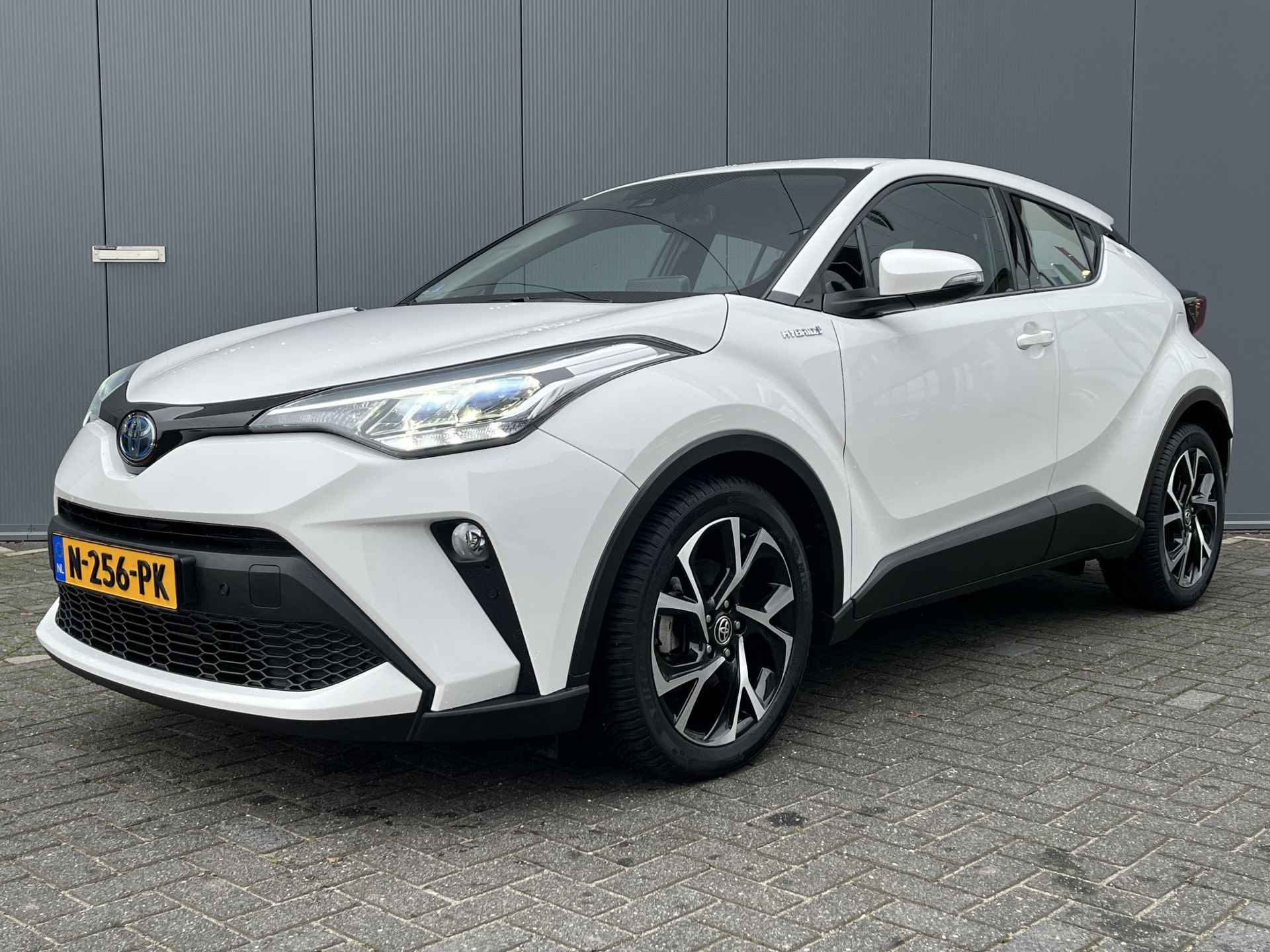 Toyota C-HR 1.8 Hybrid 122pk TeamNL | Camera | Navigatie | Parkeersensoren voor en achter | Adaptive cruise controle | Keyless entry | 18'' - 2/18