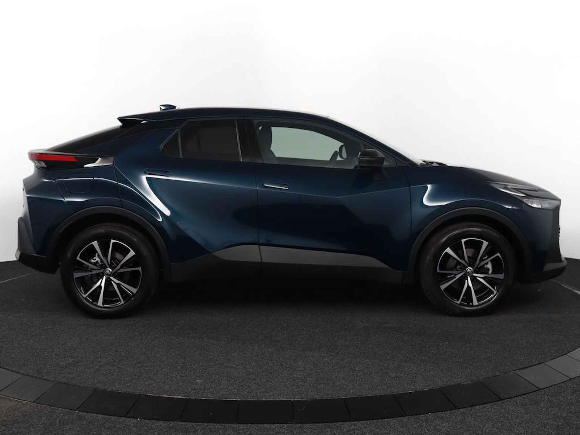 Toyota C-HR 2.0 Plug-in Hybrid 220 Dynamic | Nieuw uit voorraad leverbaar! | 10 jaar fabrieksgarantie | - 12/54