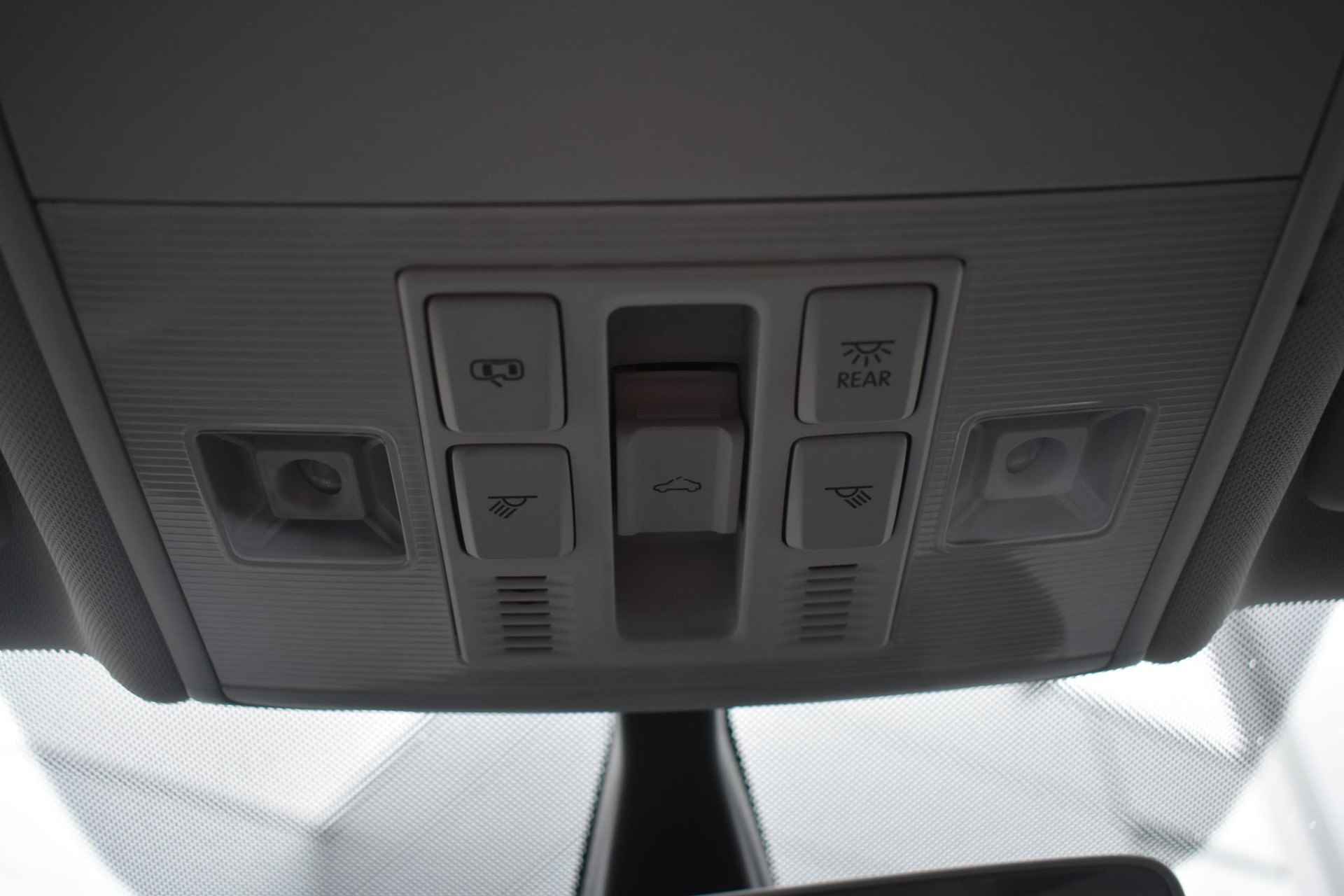 Volkswagen Golf 1.0 TSI Highline | Panorama Dak | Apple Carplay/Android Auto | Camera | Cruise & Climate Control | Bom Vol Opties - 27/32