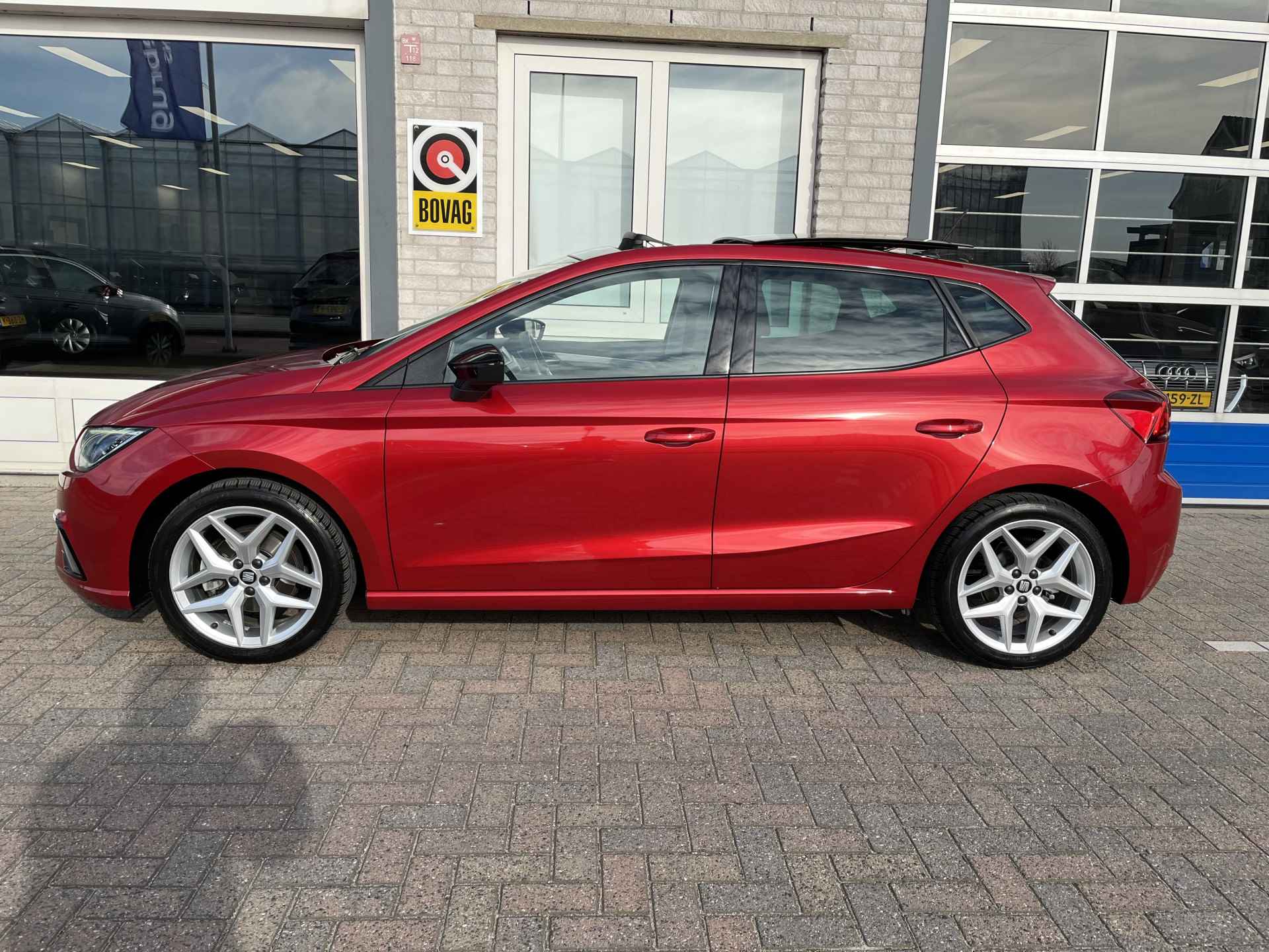 SEAT Ibiza 1.0 TSI FR / AUTOMAAT/ PANO/ BEATS AUDIO/ TREKHAAK/ PARK. SENSOREN/ LED/ KEYLESS/ ADAPT. CRUISE/ APP CONNECT/ NAVI/ CLIMA - 3/41