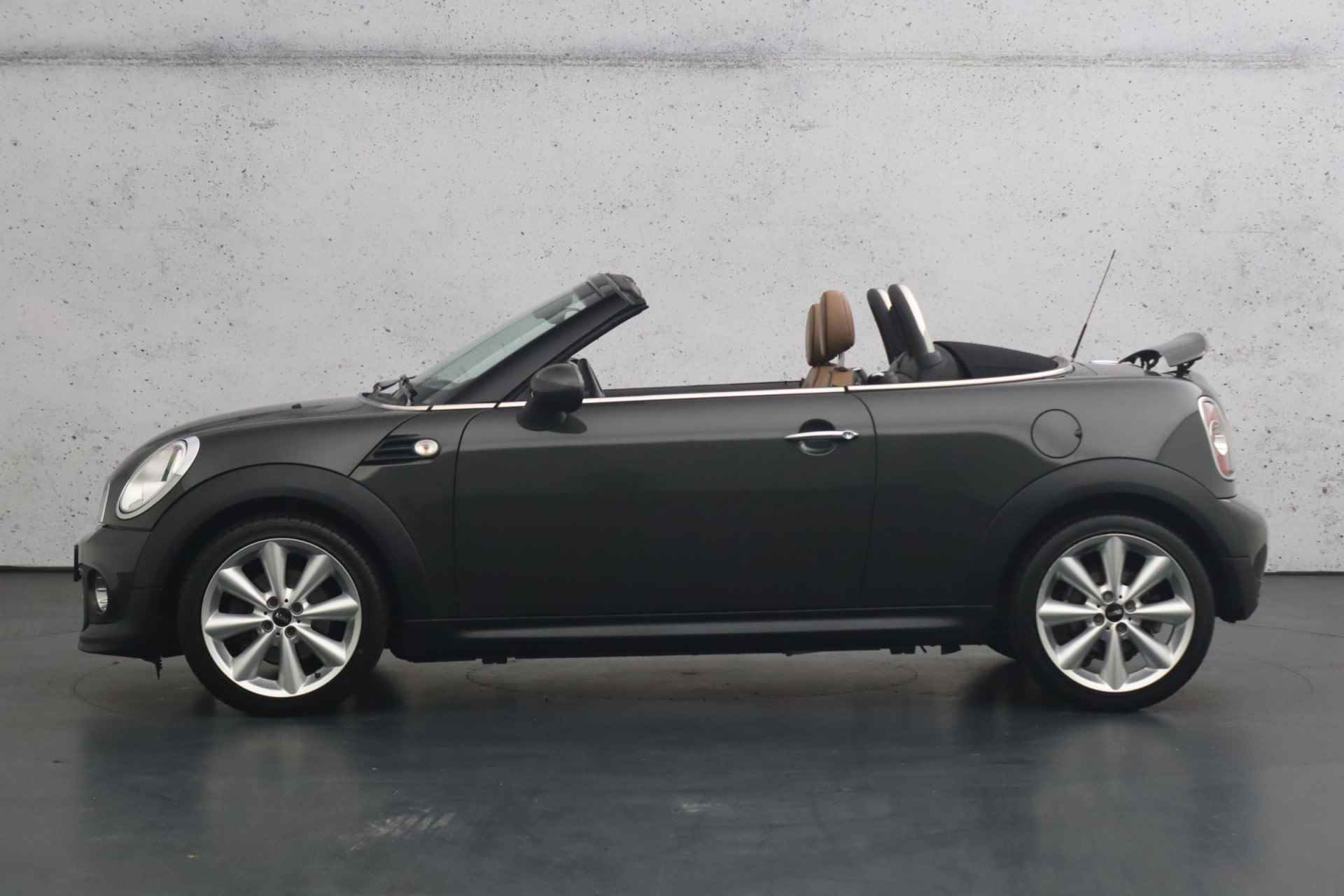 MINI Roadster 1.6 Cooper | Cabrio | Elektrisch bedienbare kap | Parkeersensoren | Verwarmde stoelen | Lederen bekleding - 4/23