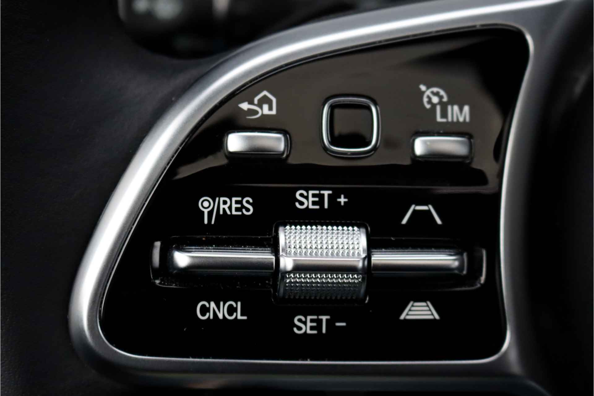Mercedes-Benz EQC 400 4-MATIC Business Solution 80 kWh, 49.000,- Ex BTW, Schuifdak, Distronic+, Massage, Leder, Keyless Go, Stoelverwarming-/ventilatie, Camera, Voorklimatisering, AIR-Balance, Etc. - 17/45