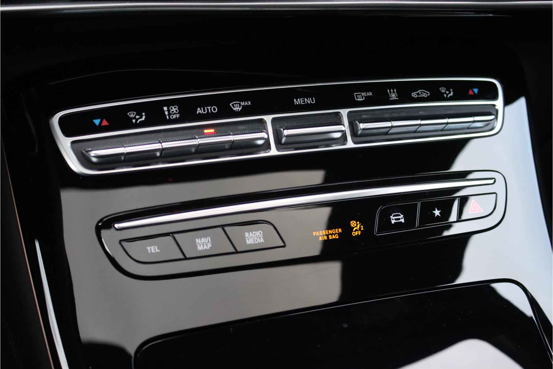 Mercedes-Benz EQC 400 4-MATIC Business Solution 80 kWh, 49.000,- Ex BTW, Schuifdak, Distronic+, Massage, Leder, Keyless Go, Stoelverwarming-/ventilatie, Camera, Voorklimatisering, AIR-Balance, Etc. - 30/45