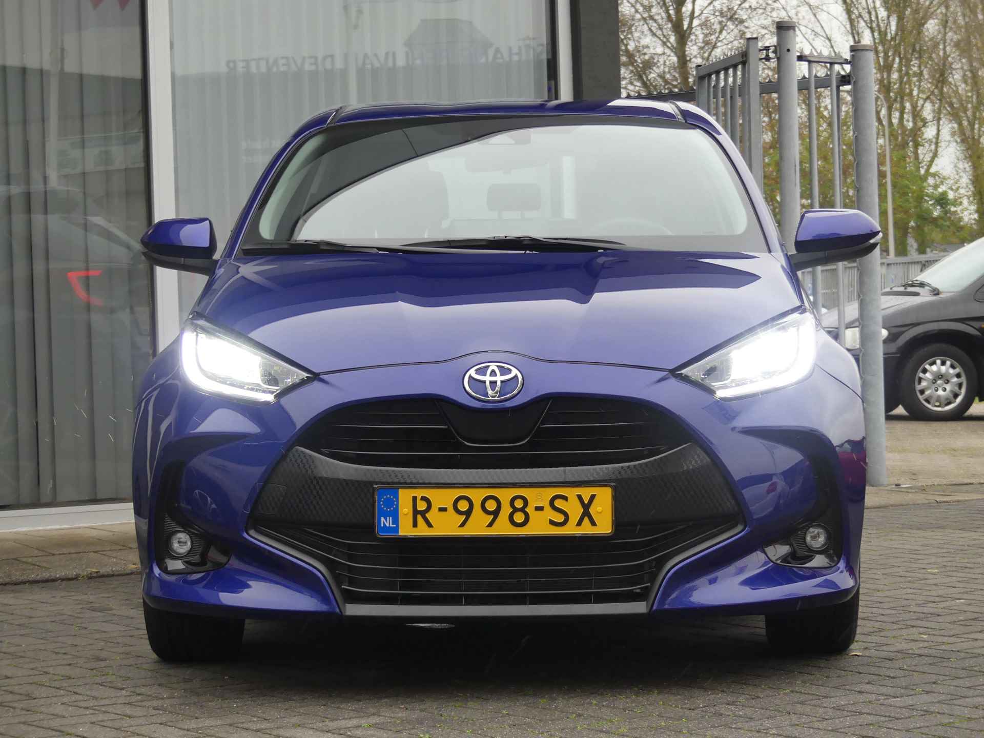 Toyota Yaris 1.5 VVT-i Dynamic Navigatie, Achteruitrijcamera, Airco - 7/29