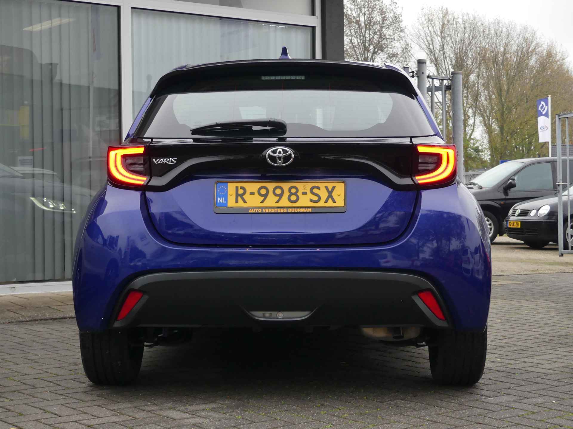 Toyota Yaris 1.5 VVT-i Dynamic Navigatie, Achteruitrijcamera, Airco - 8/29