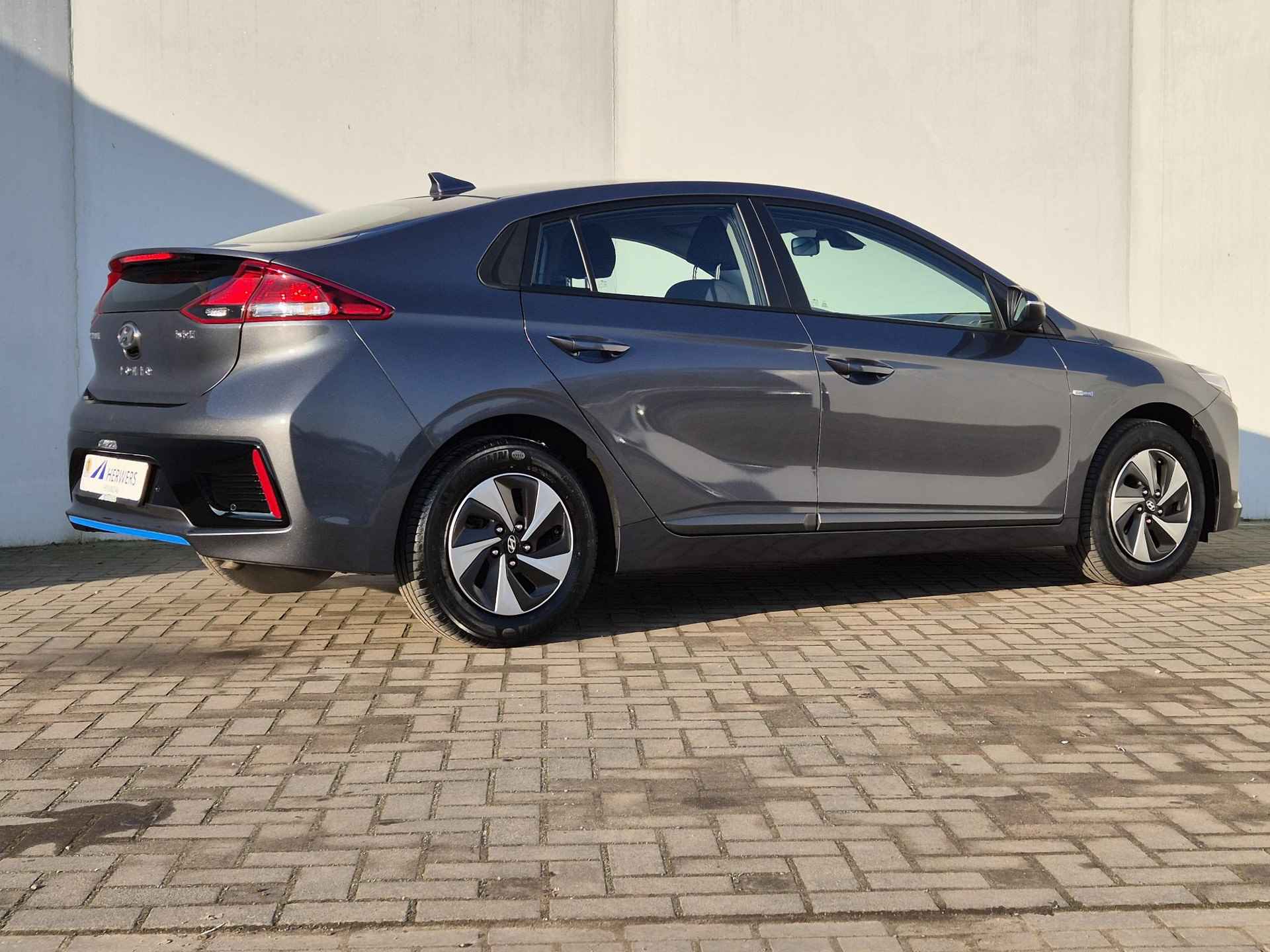 Hyundai IONIQ 1.6 GDi i-Motion / Dealer onderhouden / Climate control / Adaptief cruise control / Achteruitrijcamera / Lichtmetalen wielen 15“ / Automaat / - 3/46