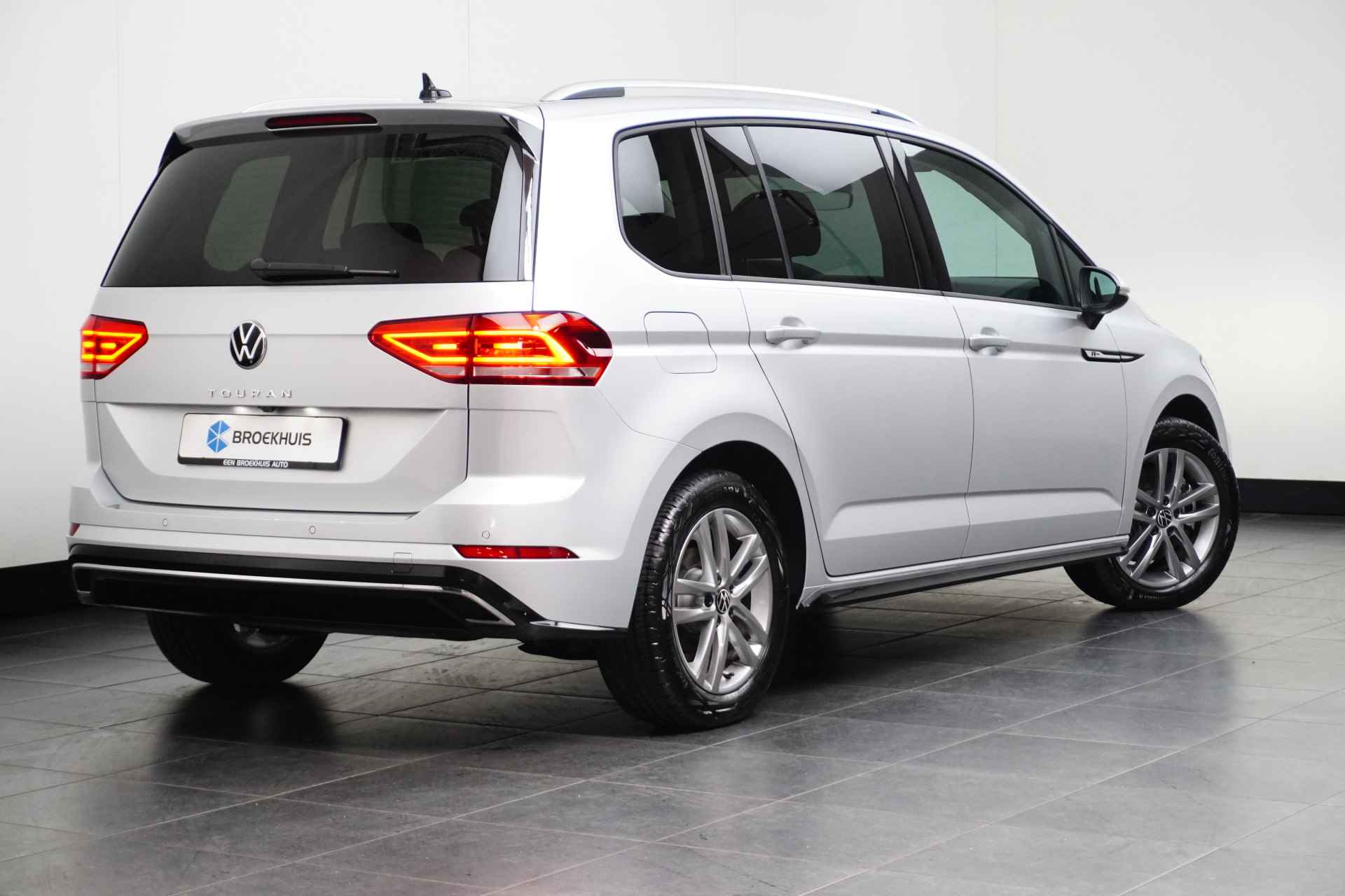 Volkswagen Touran 1.5 TSI 150 PK 7-DSG Highline 7p. | Trekhaak | Stoelverwarming | Achteruitrijcamera | Apple Carplay/Android Auto | - 8/60