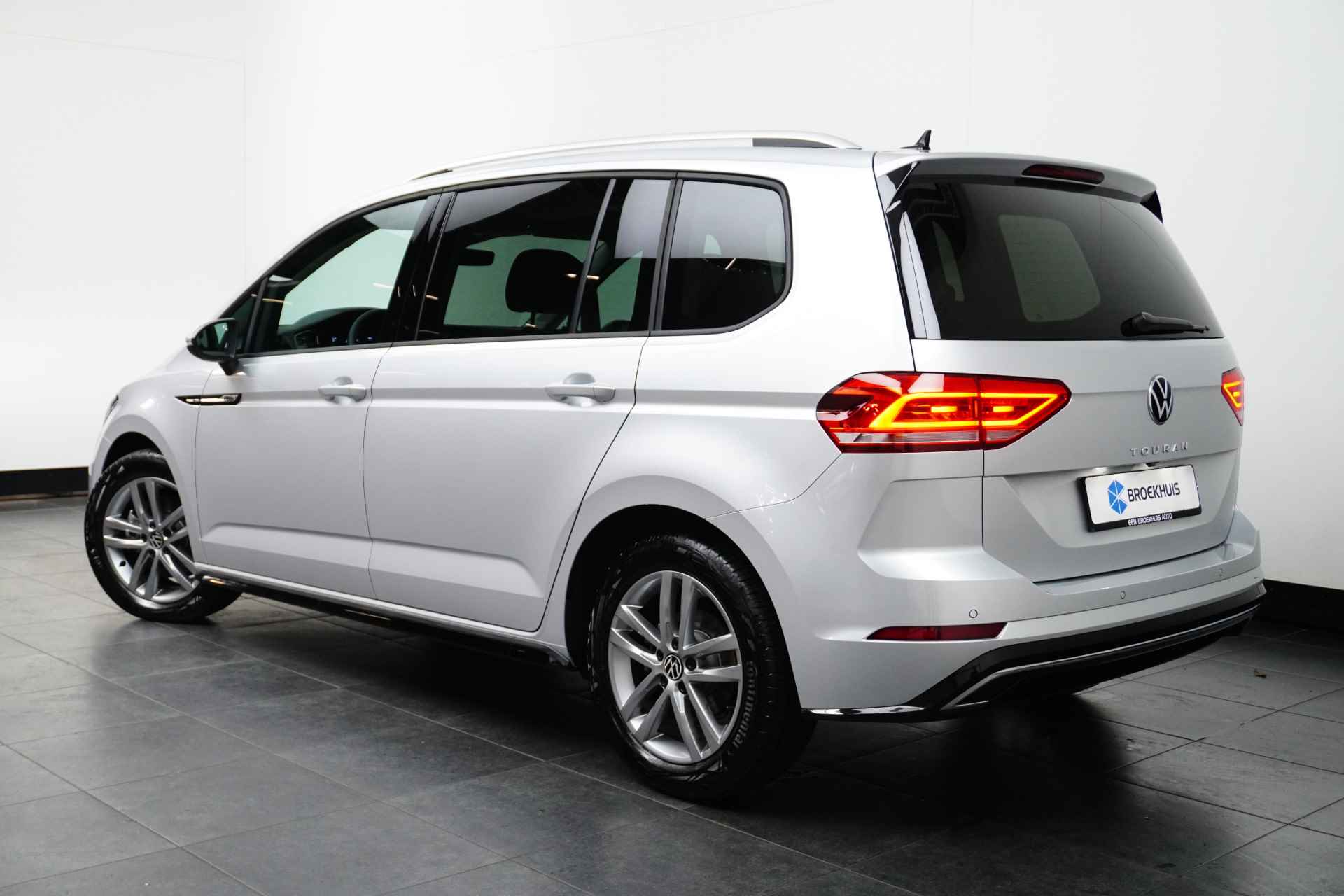 Volkswagen Touran 1.5 TSI 150 PK 7-DSG Highline 7p. | Trekhaak | Stoelverwarming | Achteruitrijcamera | Apple Carplay/Android Auto | - 9/60
