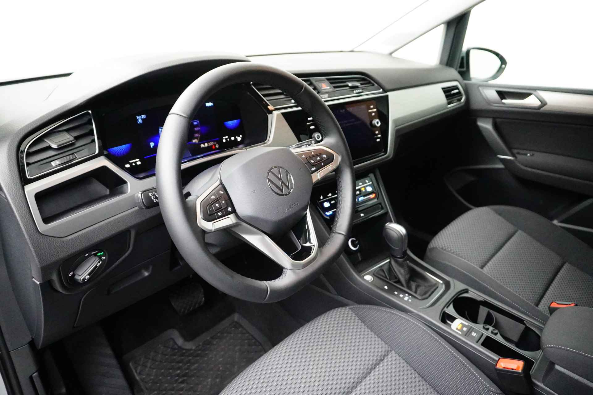 Volkswagen Touran 1.5 TSI 150 PK 7-DSG Highline 7p. | Trekhaak | Stoelverwarming | Achteruitrijcamera | Apple Carplay/Android Auto | - 19/60