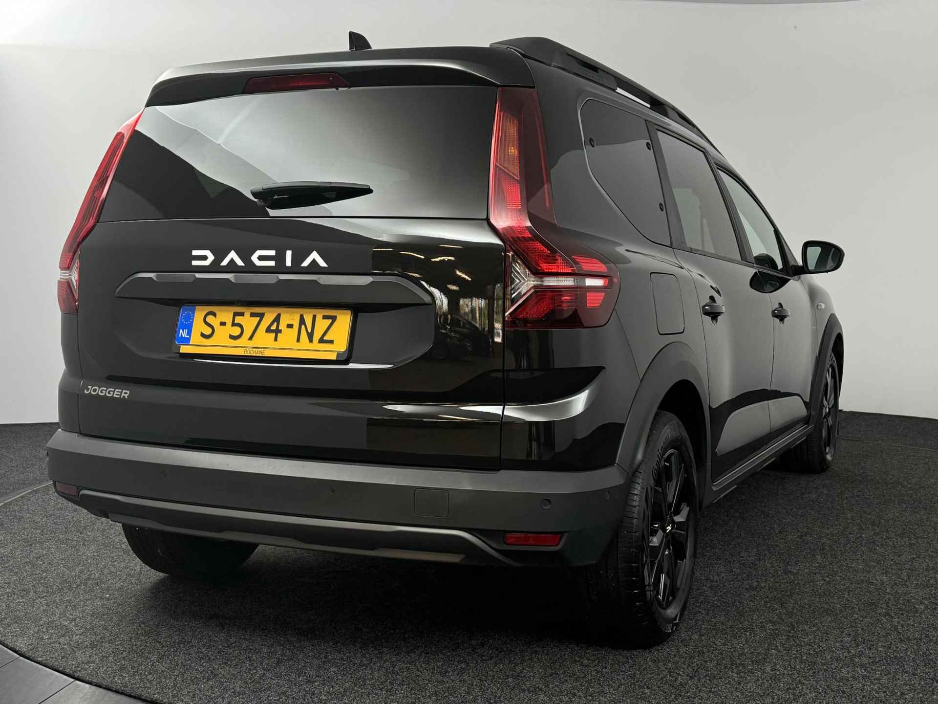 Dacia Jogger 1.0 TCe 110 Extreme 7p. | 1e eigenaar + dealer onderhouden! | Navi | Clima | Cruise | PDC V+A + Camera | Apple Carplay/Android Auto - 4/45