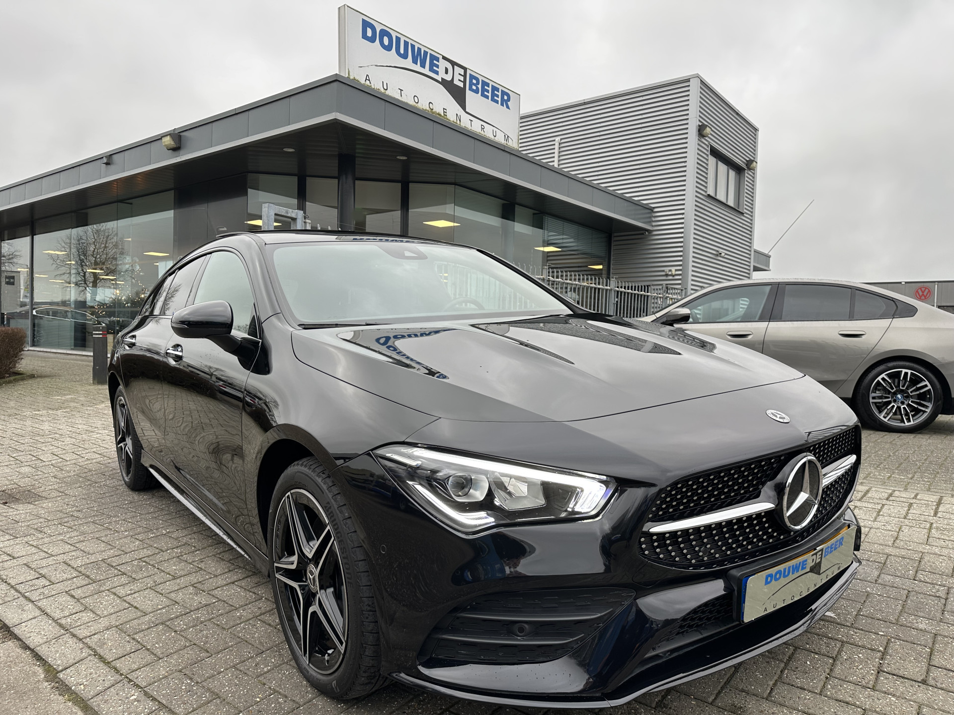 Mercedes-Benz CLA-Klasse Shooting Brake 250 e AMG Line Pano-Dak | Night | Camera | Keyless | Stoelverw. | Sfeerverlichting