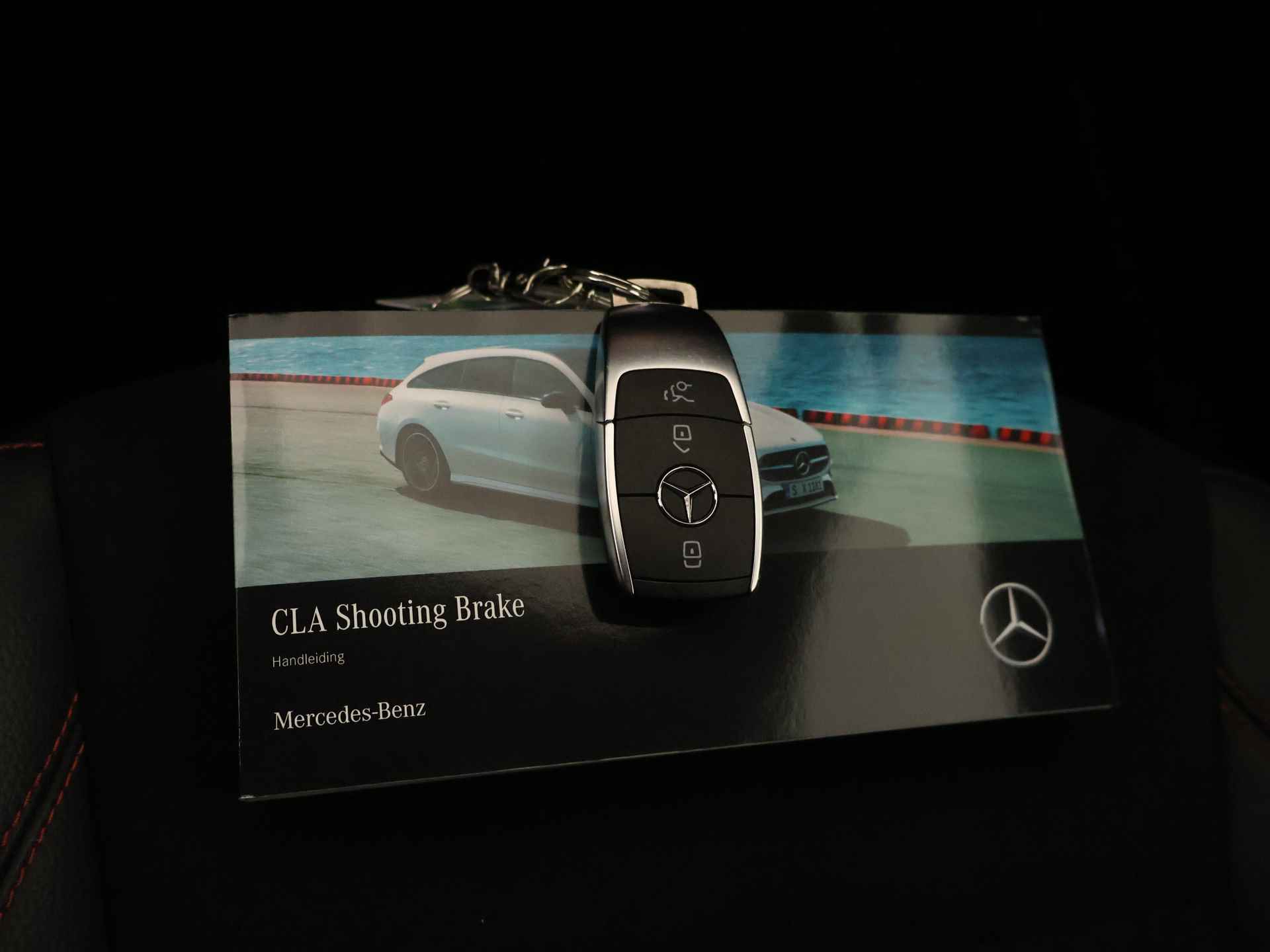 Mercedes-Benz CLA-Klasse Shooting Brake 180 AMG Nightpakket | Keyless Go | Dode hoek Ass | LED | Sfeerverlichting | Stoelverwarming | Parkeerpakket met Camera | Parkeerpakket met achteruitrijcamera | EASY PACK achterklep | - 14/44