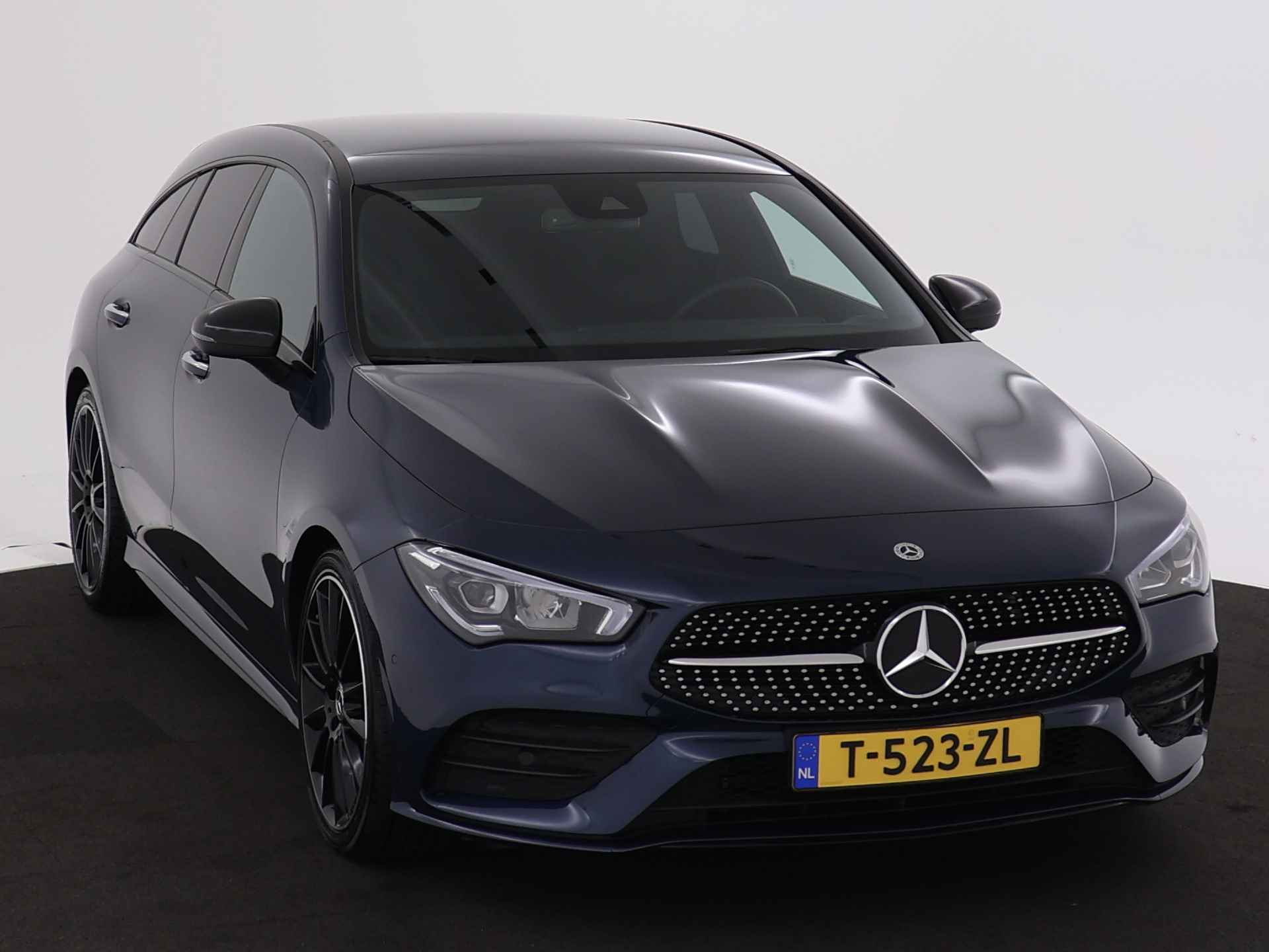 Mercedes-Benz CLA-Klasse Shooting Brake 180 AMG Nightpakket | Keyless Go | Dode hoek Ass | LED | Sfeerverlichting | Stoelverwarming | Parkeerpakket met Camera | Parkeerpakket met achteruitrijcamera | EASY PACK achterklep | - 28/44