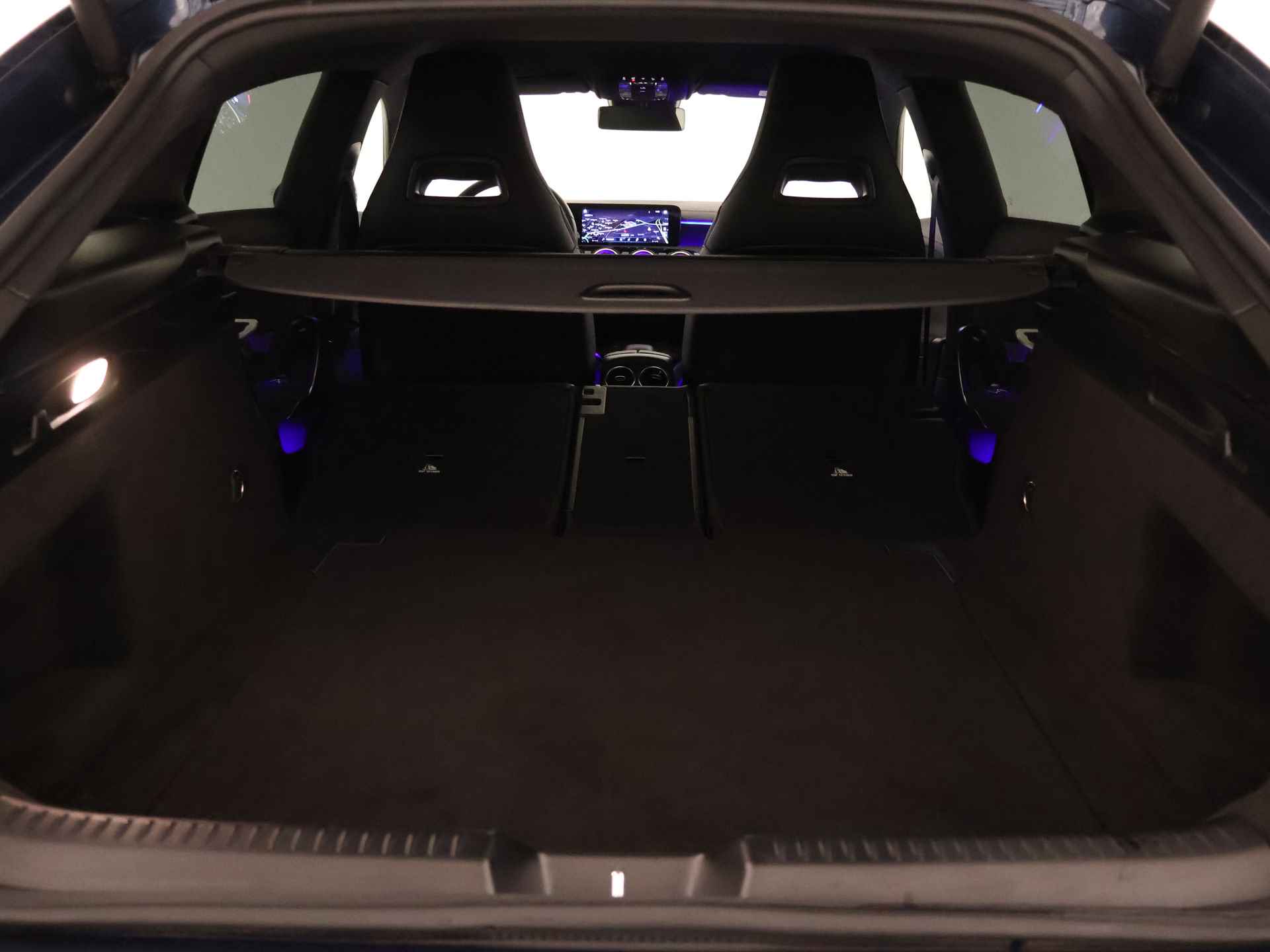 Mercedes-Benz CLA-Klasse Shooting Brake 180 AMG Nightpakket | Keyless Go | Dode hoek Ass | LED | Sfeerverlichting | Stoelverwarming | Parkeerpakket met Camera | Parkeerpakket met achteruitrijcamera | EASY PACK achterklep | - 38/44