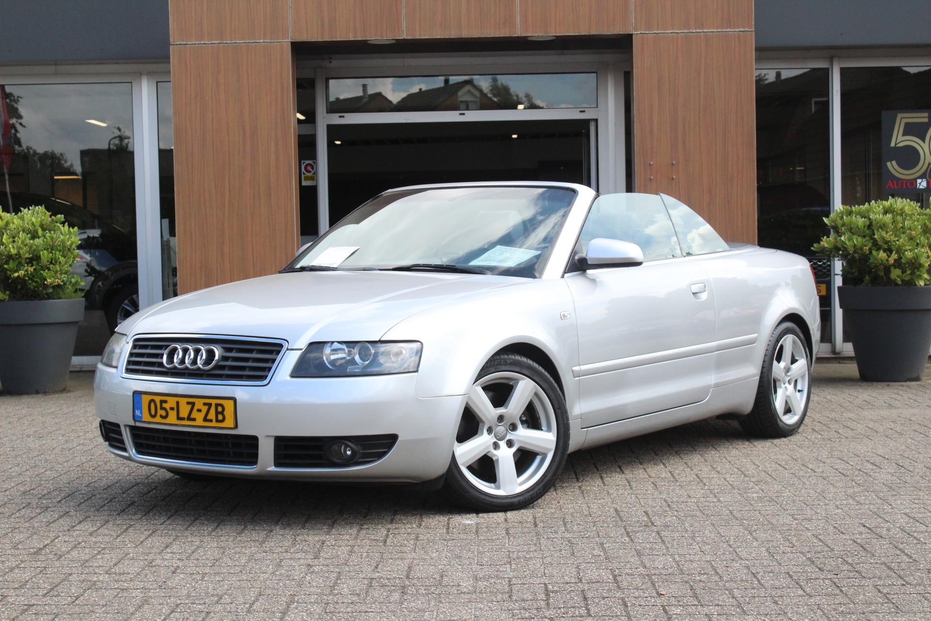 Audi A4 2.4 V6 Exclusive Automaat