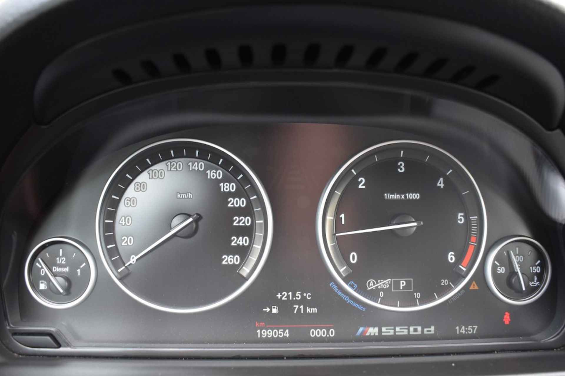 BMW 5-serie TOURING M550XD / P.DAK / LEDER / 20 LM. / P.CAMERA - 30/55