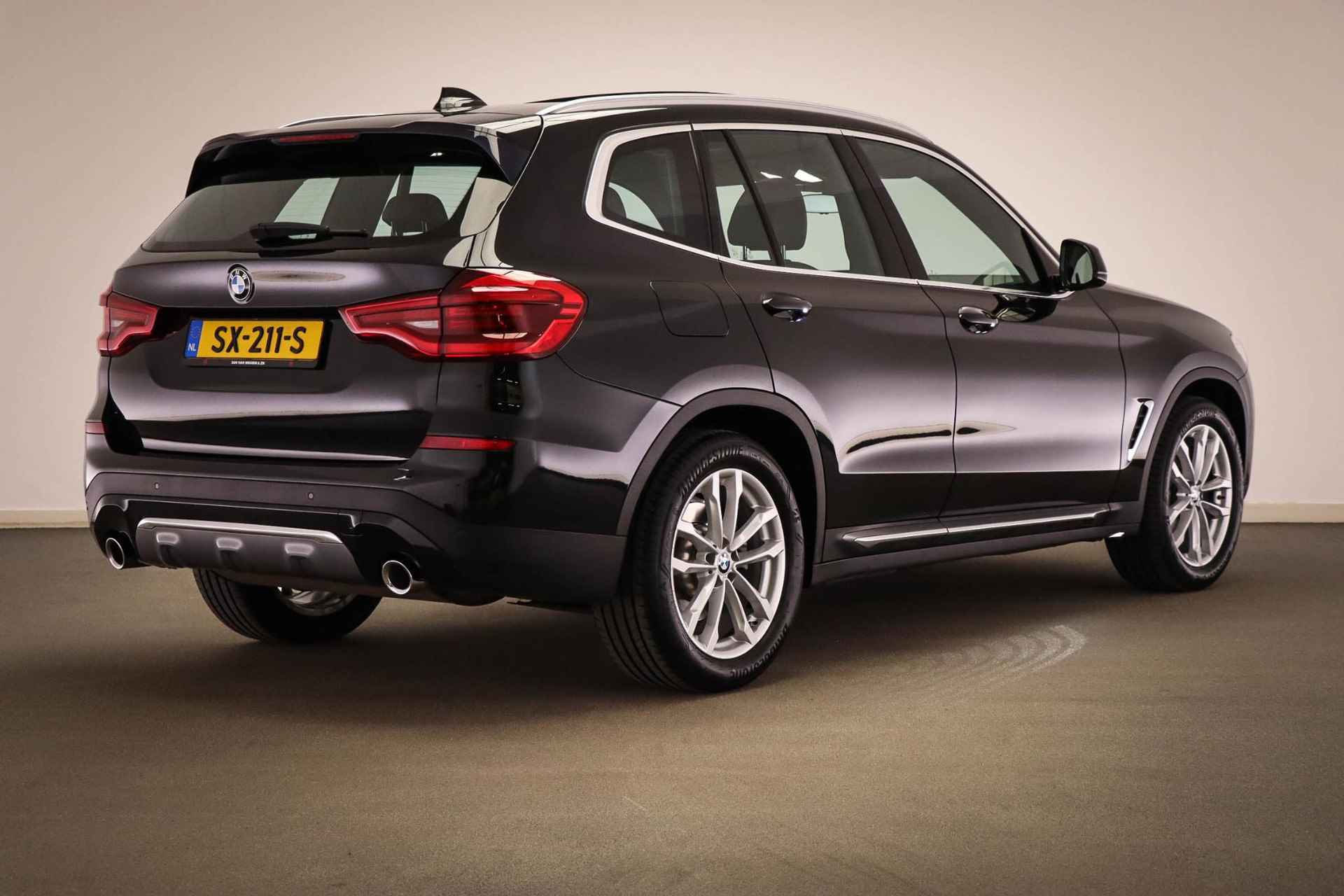 BMW X3 xDrive20i High Executive | LUXURY LINE | PANORAMADAK | LEDER | 19" - 2/62