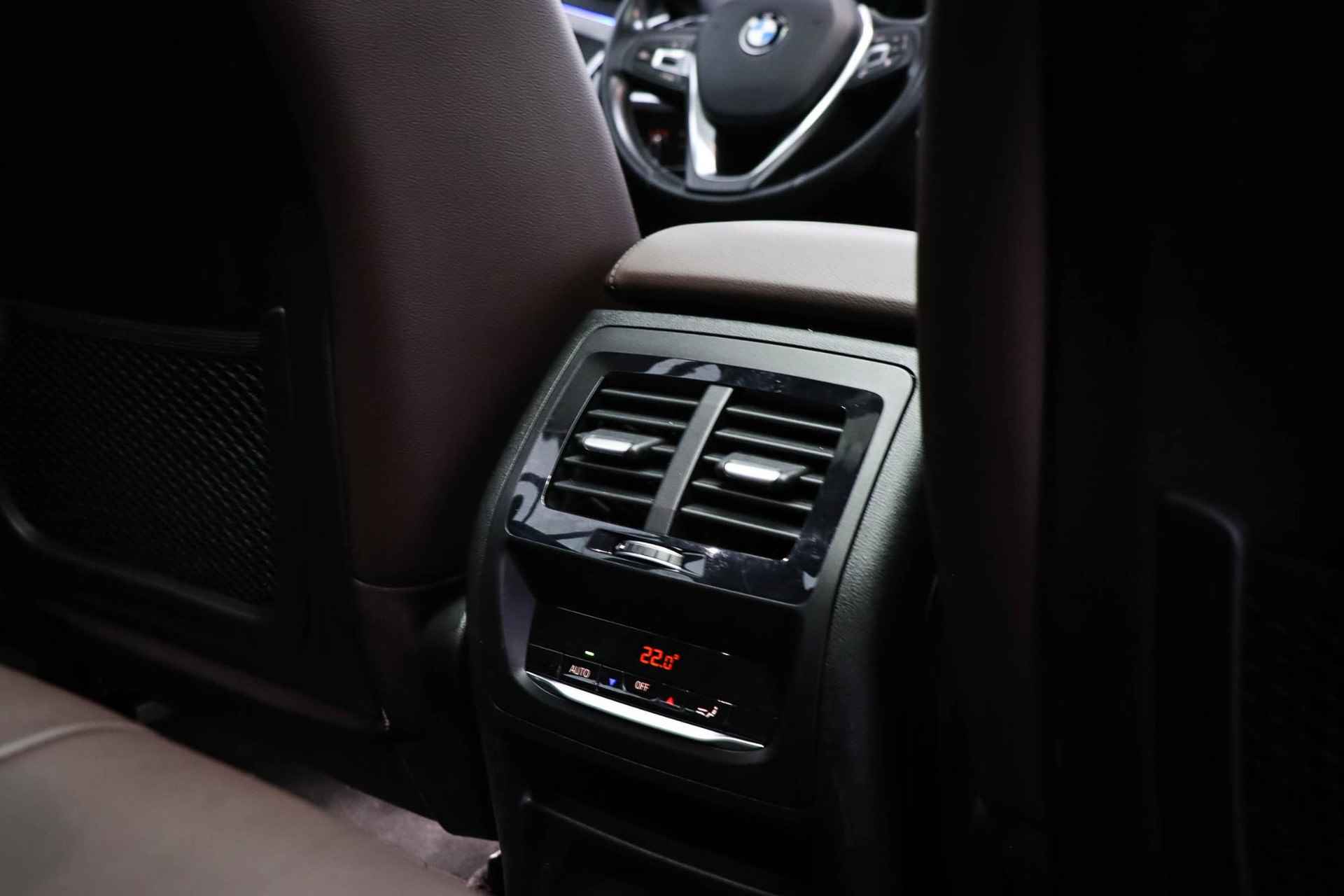 BMW X3 xDrive20i High Executive | LUXURY LINE | PANORAMADAK | LEDER | 19" - 12/62