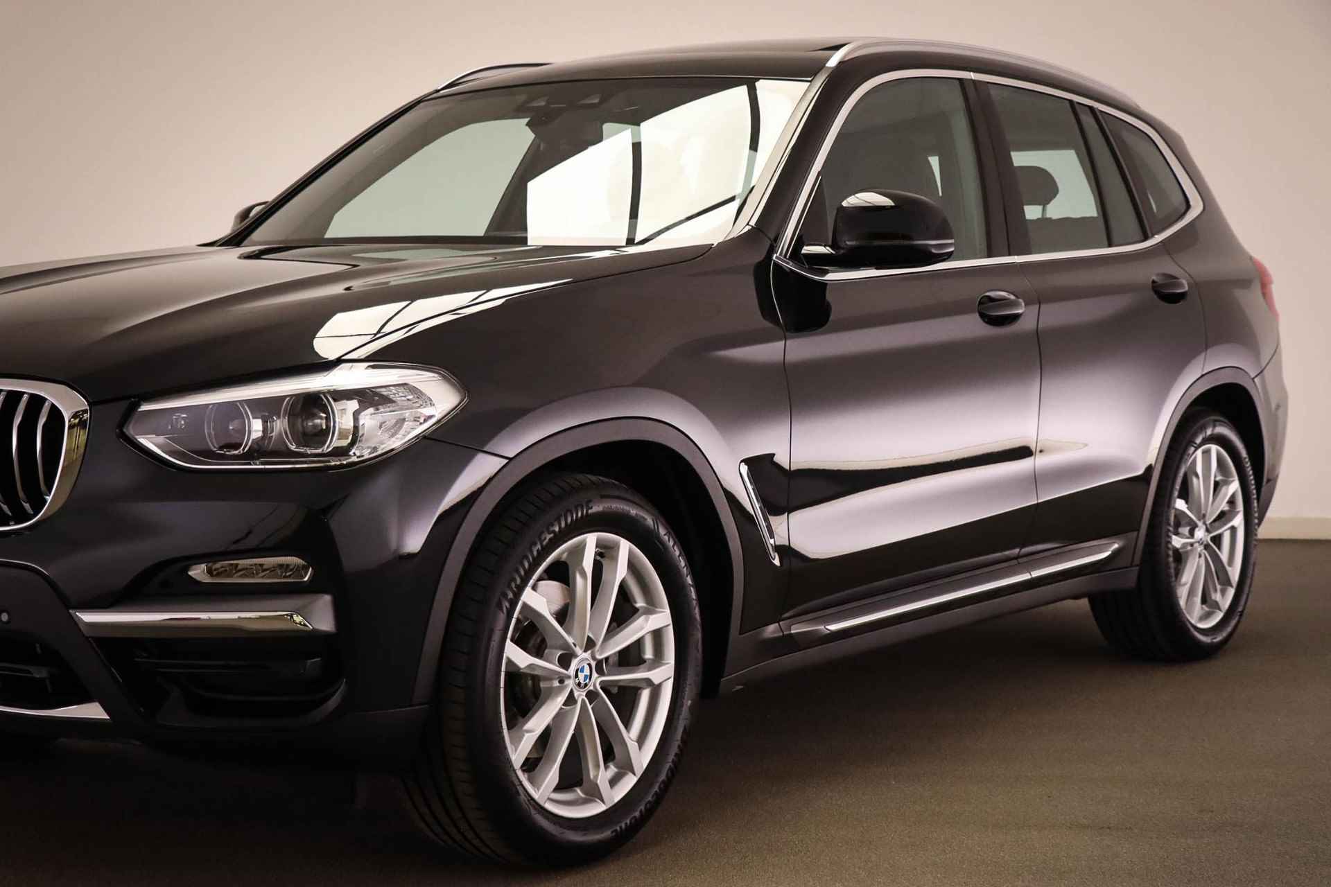 BMW X3 xDrive20i High Executive | LUXURY LINE | PANORAMADAK | LEDER | 19" - 19/62