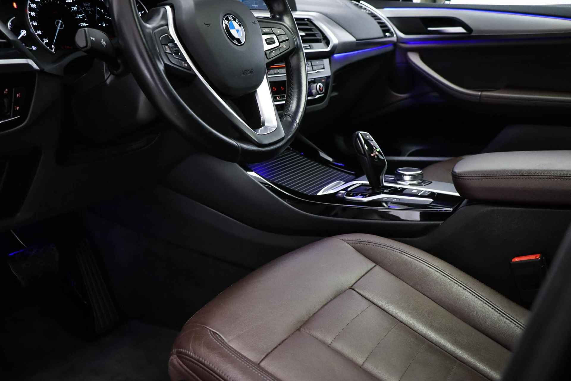 BMW X3 xDrive20i High Executive | LUXURY LINE | PANORAMADAK | LEDER | 19" - 33/62