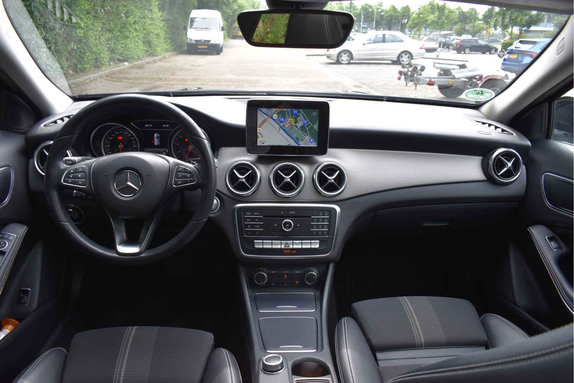 Mercedes-Benz GLA 180 PREMIUM PLUS Onderh.historie | Pano.dak | Sportstoelen | Stoelverw | Navi | Cruise Contr | Full LED / Xenon | LM-Velgen - 16/64