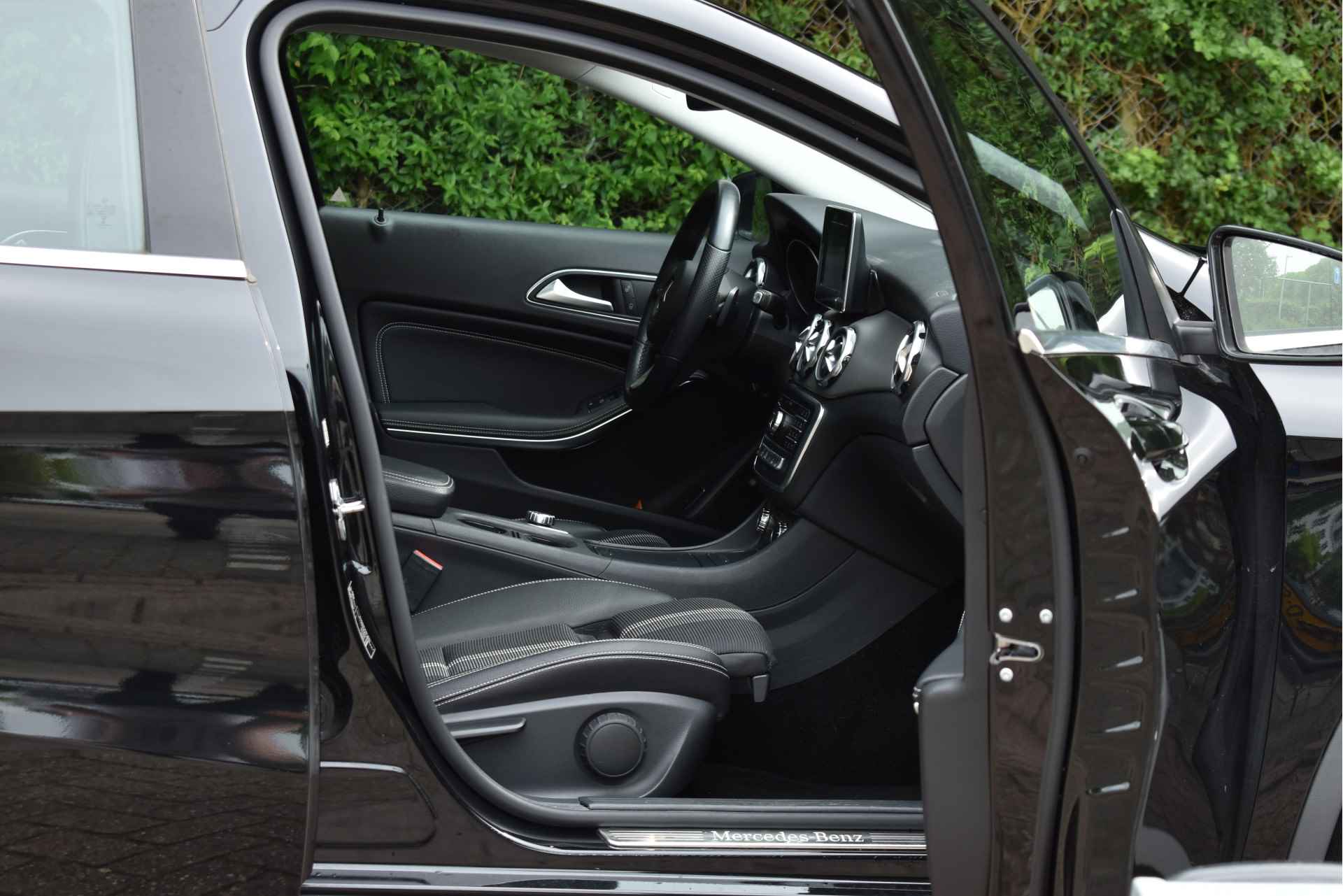 Mercedes-Benz GLA 180 PREMIUM PLUS Onderh.historie | Pano.dak | Sportstoelen | Stoelverw | Navi | Cruise Contr | Full LED / Xenon | LM-Velgen - 43/64