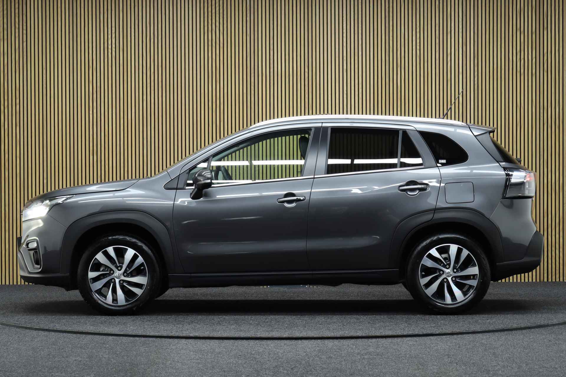 Suzuki S-Cross 1.4 Boosterjet Style Smart Hybrid | Panoramadak | Adaptive-cruise | 360 Graden Camera | Dodehoekdetectie | Navigatie | Apple Carplay & Android Auto - 2/48