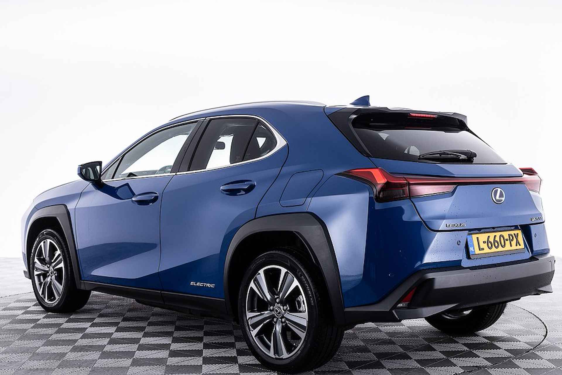 Lexus UX 300e Luxury 54 kWh | LEDER | CAMERA | LED | STOEL VENTILATIE . - 2/29