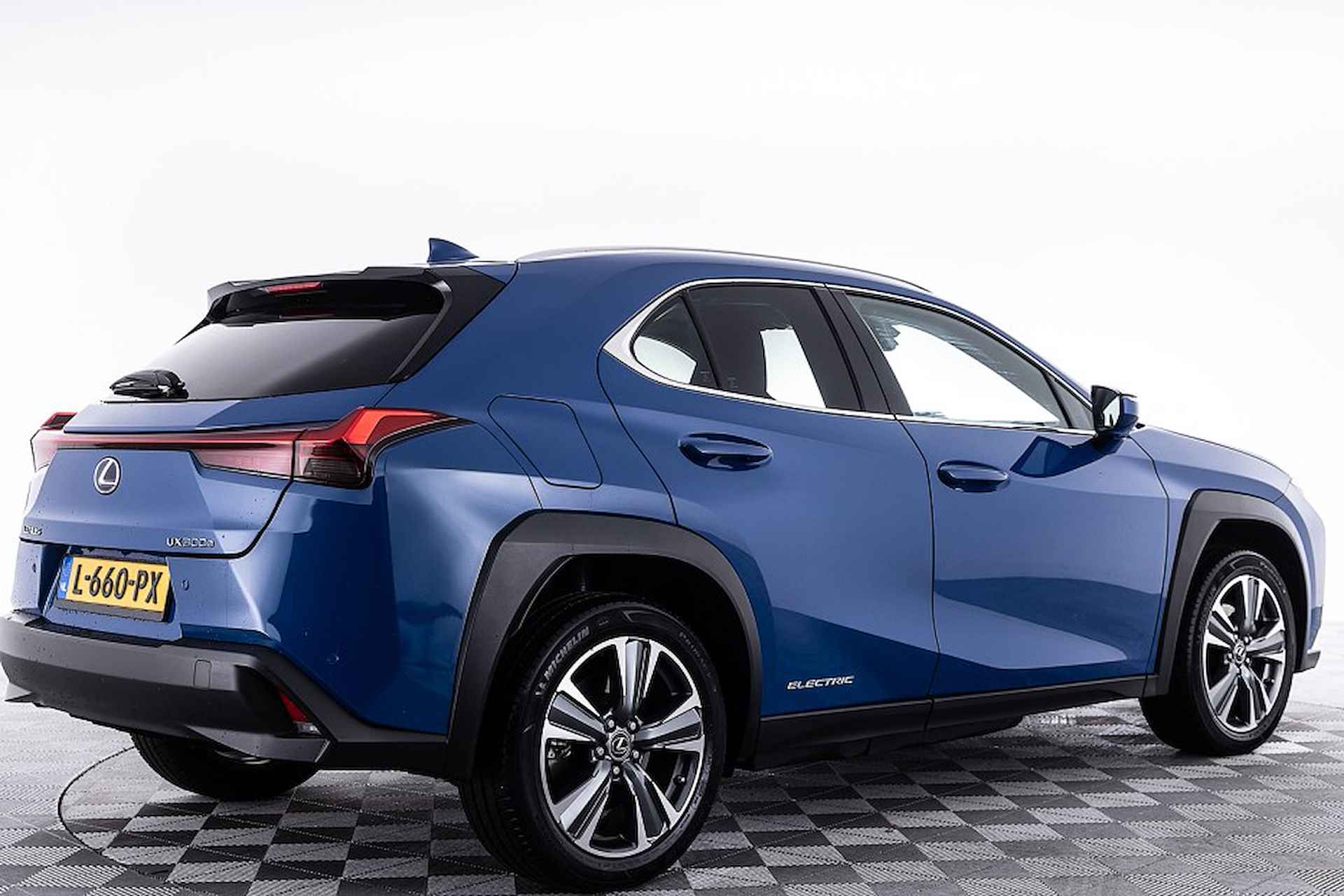 Lexus UX 300e Luxury 54 kWh | LEDER | CAMERA | LED | STOEL VENTILATIE . - 24/29