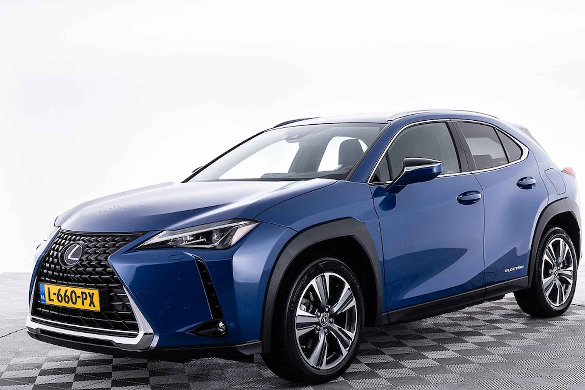 Lexus UX 300e Luxury 54 kWh | LEDER | CAMERA | LED | STOEL VENTILATIE . - 25/29