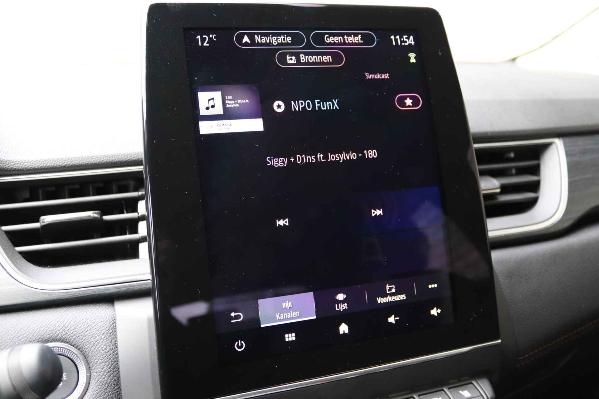 Renault Captur 1.3 Mild Hybrid 160 EDC Iconic | Automaat | Navigatie 9,3" | Apple Carplay | Leder | Bose Audio | Winter-pakket | 360° Camera | Parkeersensoren | LMV 18" | Two-Tone | - 24/36