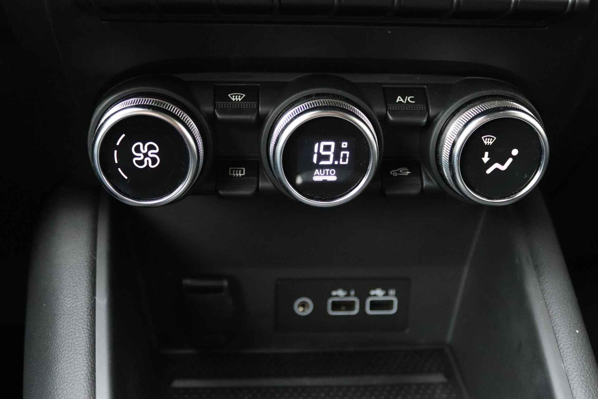 Renault Captur 1.3 Mild Hybrid 160 EDC Iconic | Automaat | Navigatie 9,3" | Apple Carplay | Leder | Bose Audio | Winter-pakket | 360° Camera | Parkeersensoren | LMV 18" | Two-Tone | - 28/36